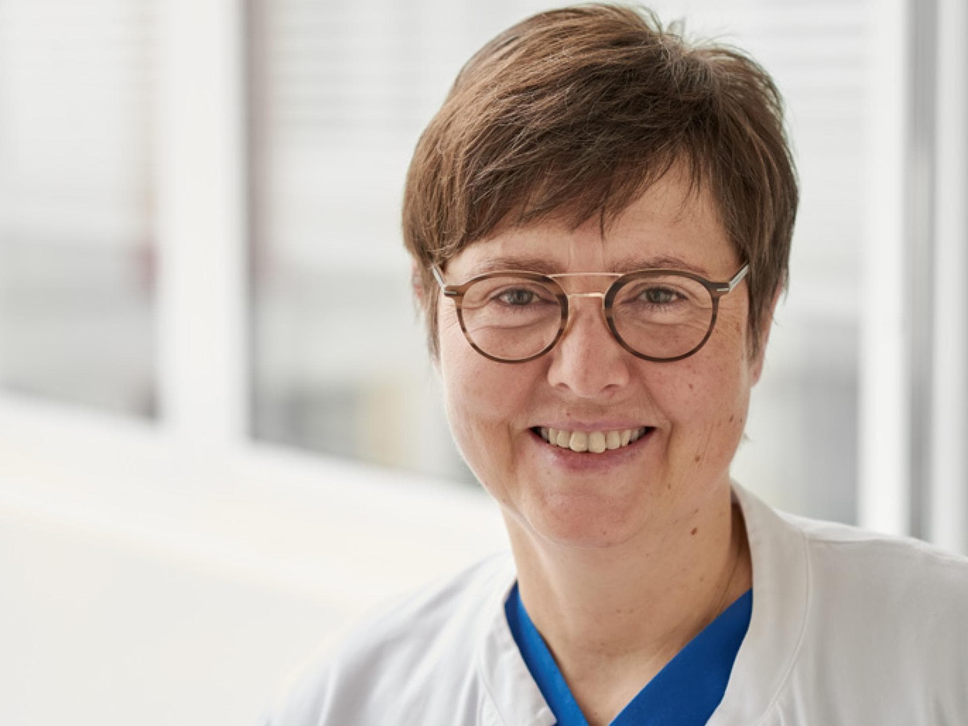 Dr. med. Susanne Rauber Leitende Oberärztin Fachärztin für Gynäkologie und Geburtshilfe Schwerpunkt Spezielle Geburtshilfe und Perinatalmedizin Qualifikation Ultraschall DEGUM II Dr. med. Susanne Rauber Leitende Oberärztin Fachärztin für Gynäkologie und Geburtshilfe Schwerpunkt Spezielle Geburtshilfe und Perinatalmedizin Qualifikation Ultraschall DEGUM II