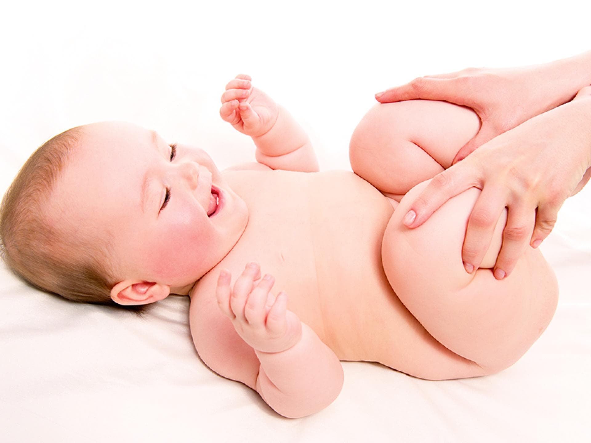 Bein- und Bauchmassage bei einem Baby