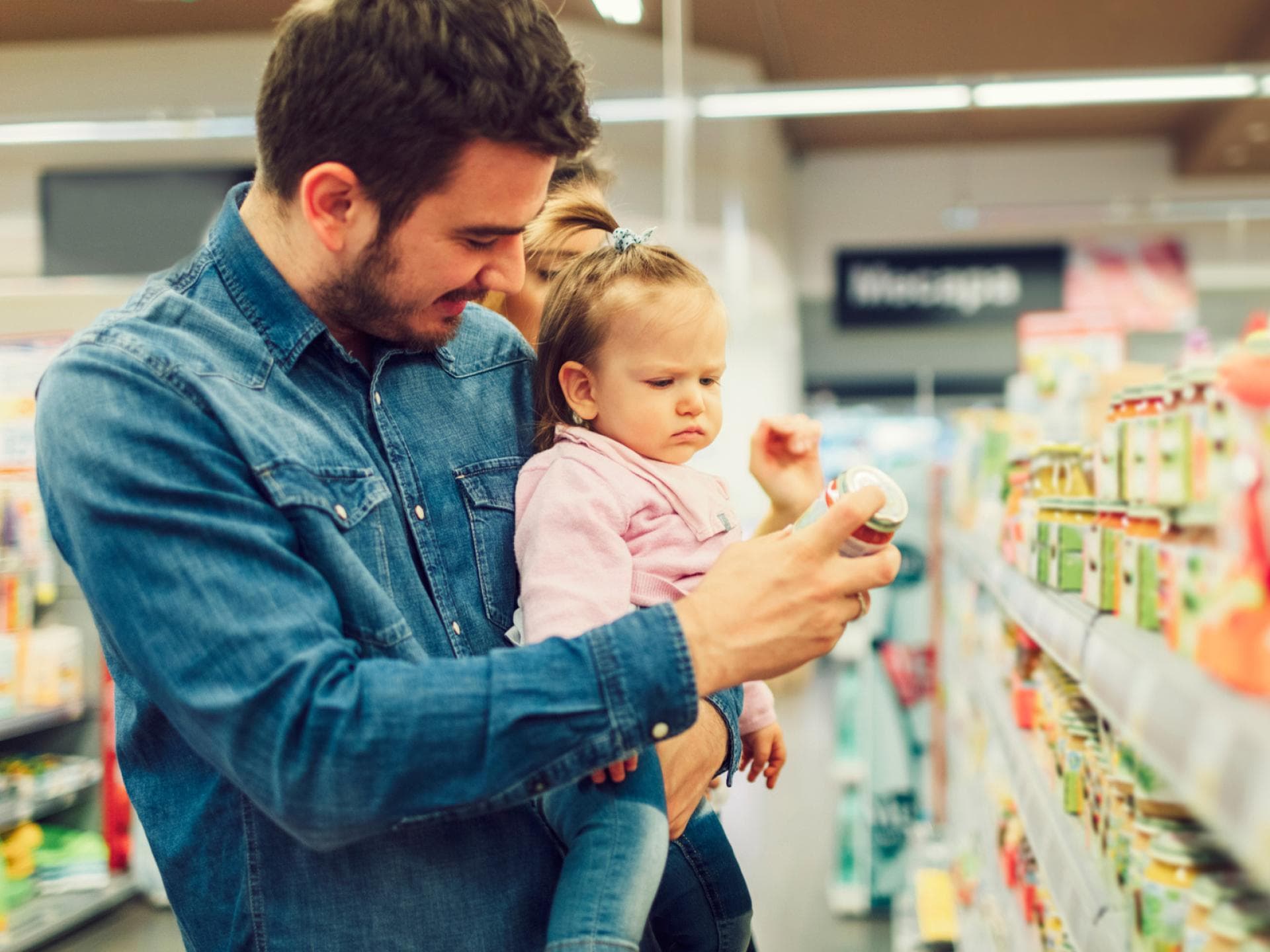 Die Auswahl an Babygläschen im Supermarkt ist riesig.