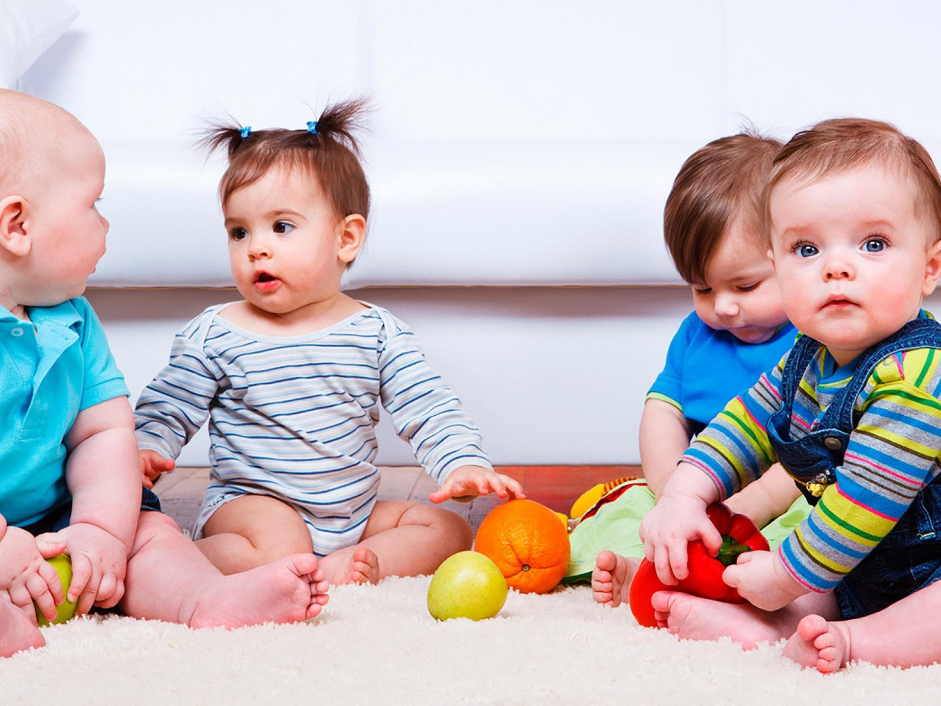 In Krabbelgruppen können kleine Kinder sich spielerisch näher kommen.