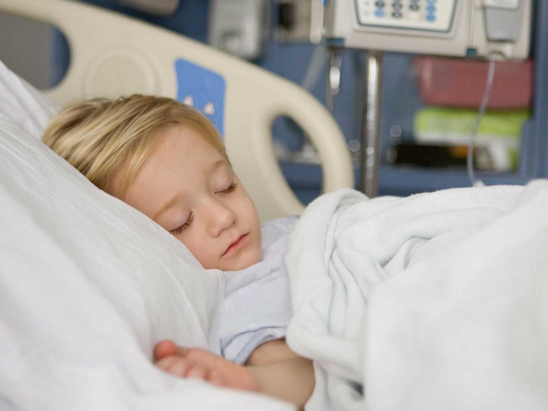 Immer mehr Kleinkinder müssen dieses Jahr mit Atemwegsinfekten durch das RS-Virus ins Krankenhaus.