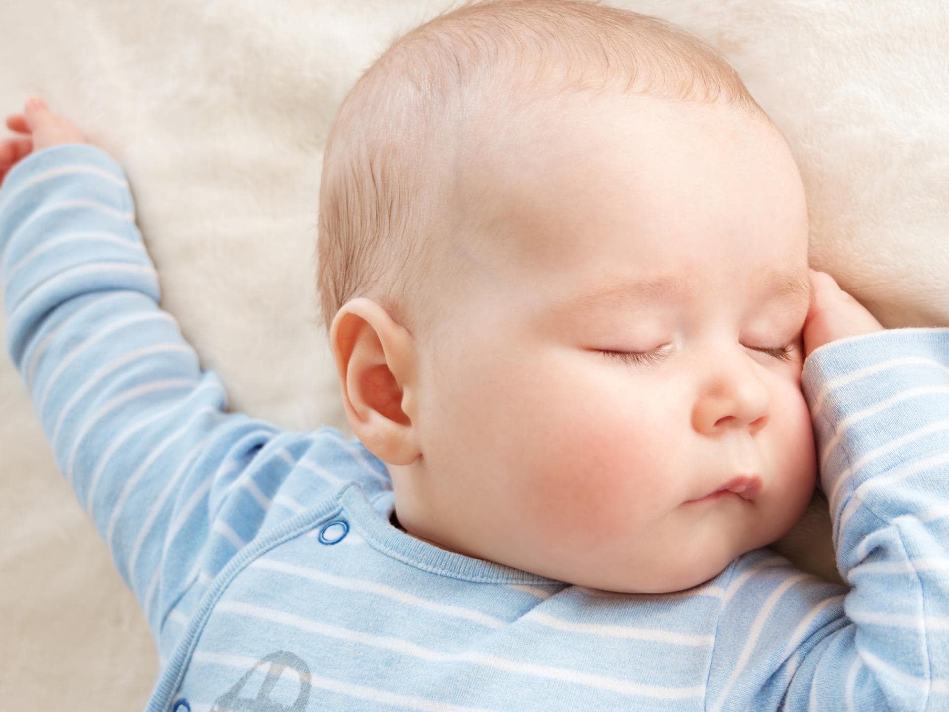 Baby schläft.