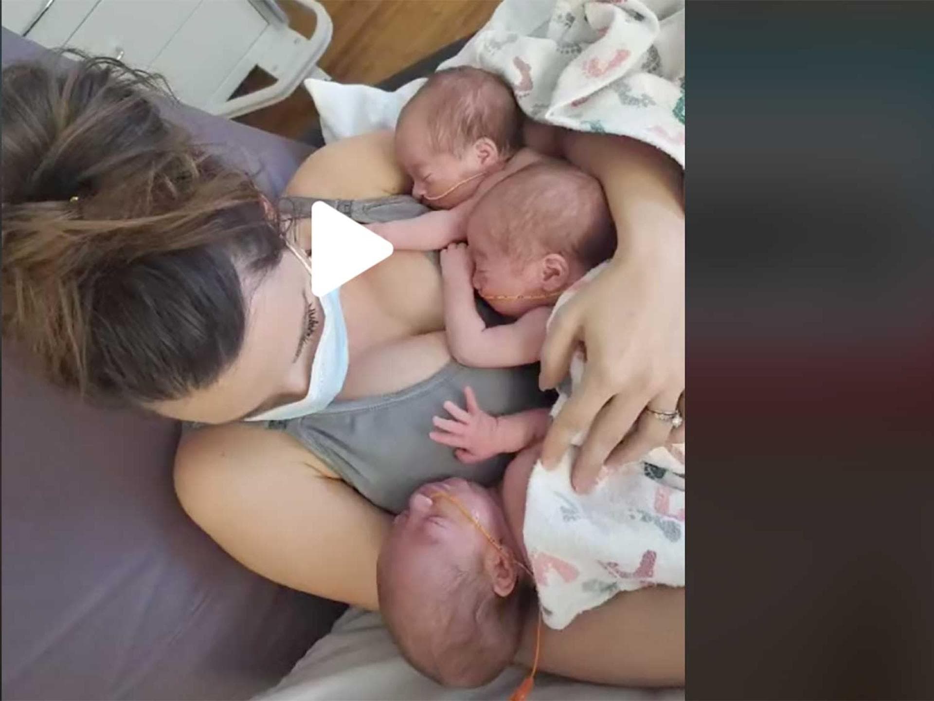 Drei Babys stillen? Nichts ist unmöglich, zeigt uns diese starke Drillingsmama.