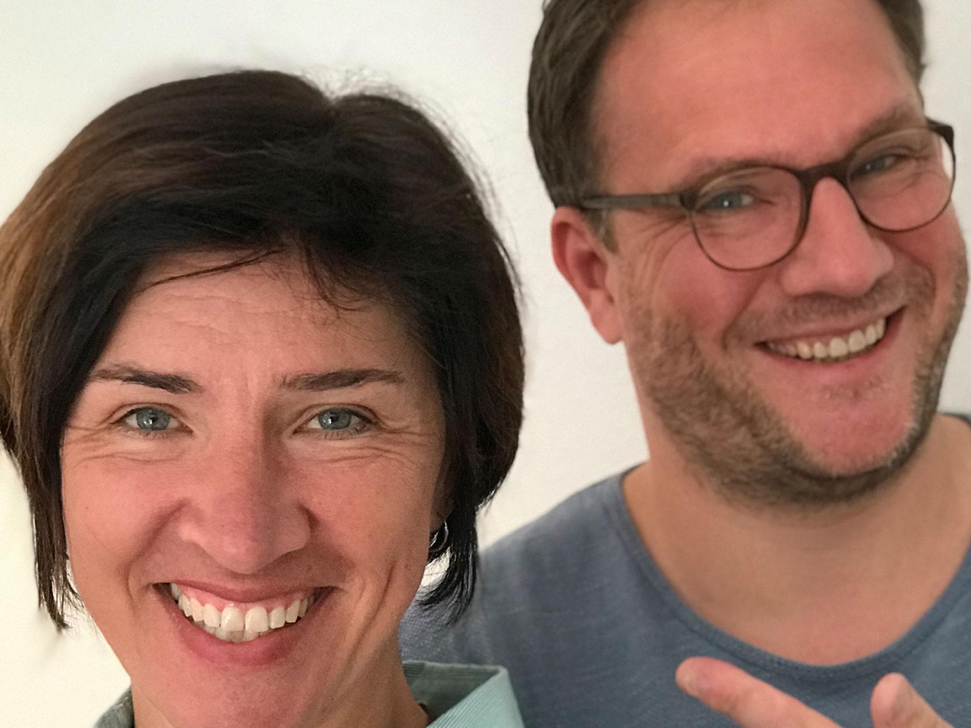 Papa Jochen und  Kinderärztin Claudia geben ihr Wissen im Podcast-Format weiter.