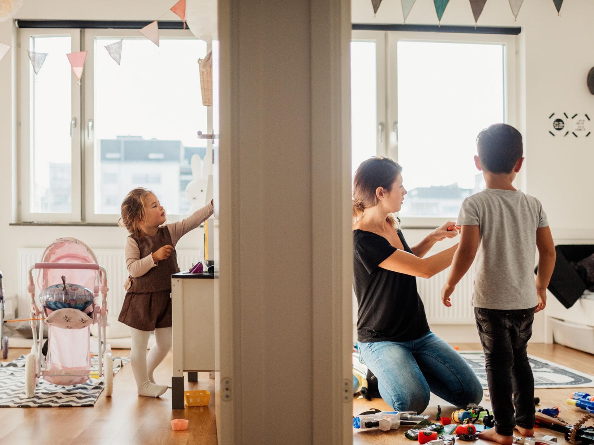 Schon die Kleinsten können Verantwortung für ihr Reich übernehmen und mit etwas Aufräumen für weniger Chaos in der Familie sorgen.