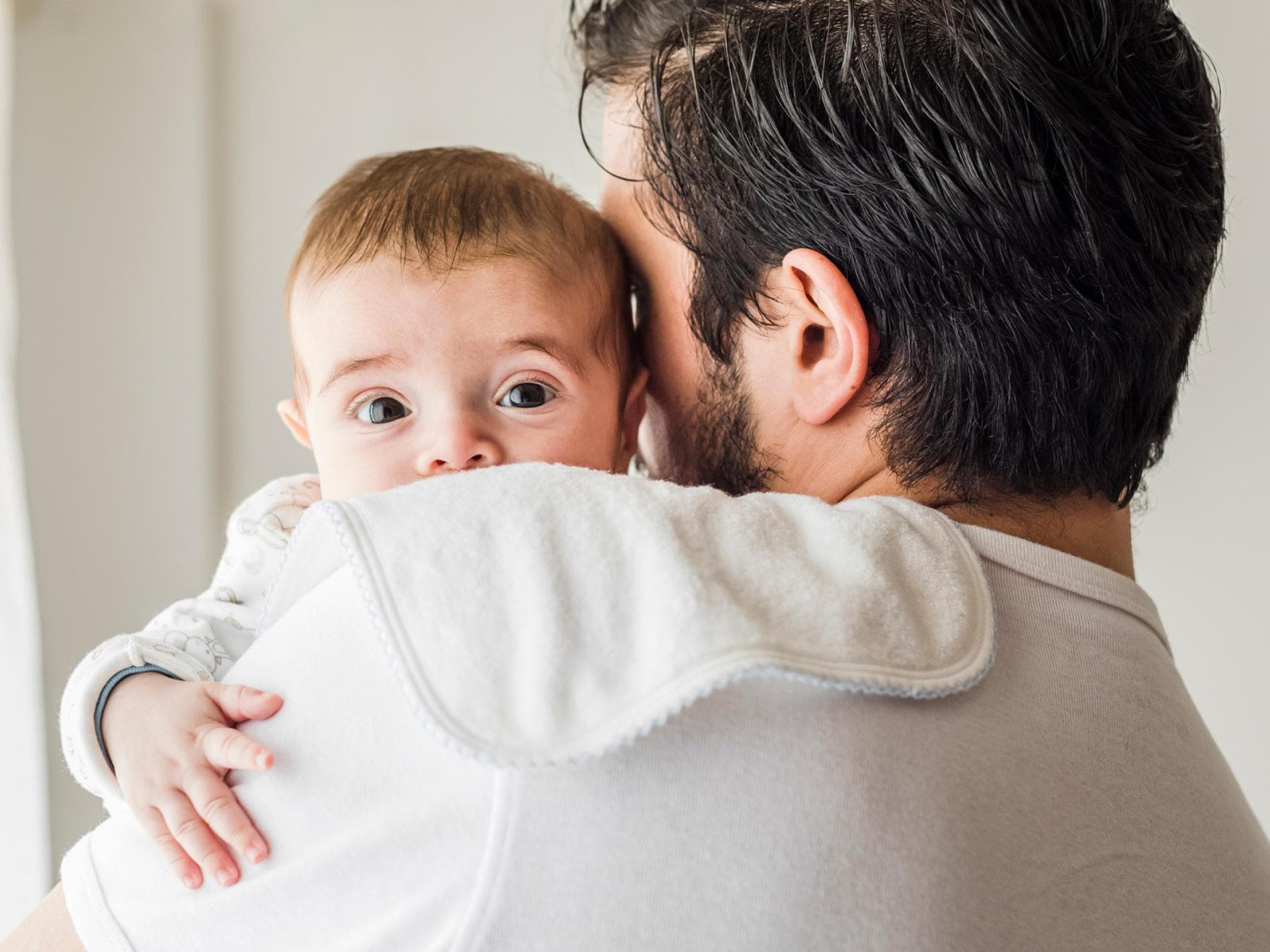 Viele Väter in spe – und Mütter – stellen sich die erste Zeit mit Baby ganz anders vor ...