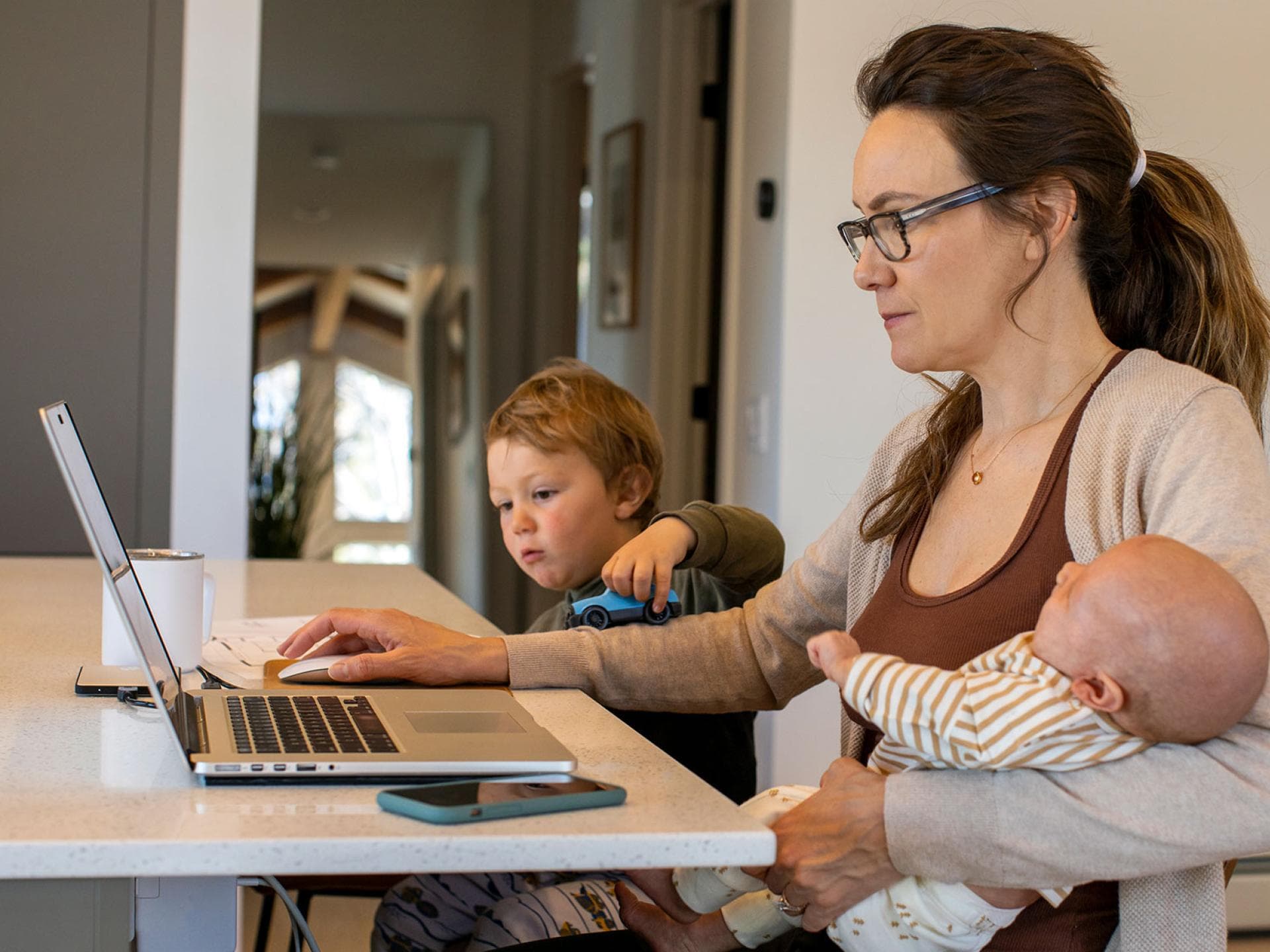 Arbeiten, als gäbe es die Kinder nicht – eine Disziplin, die viele Eltern trainieren.