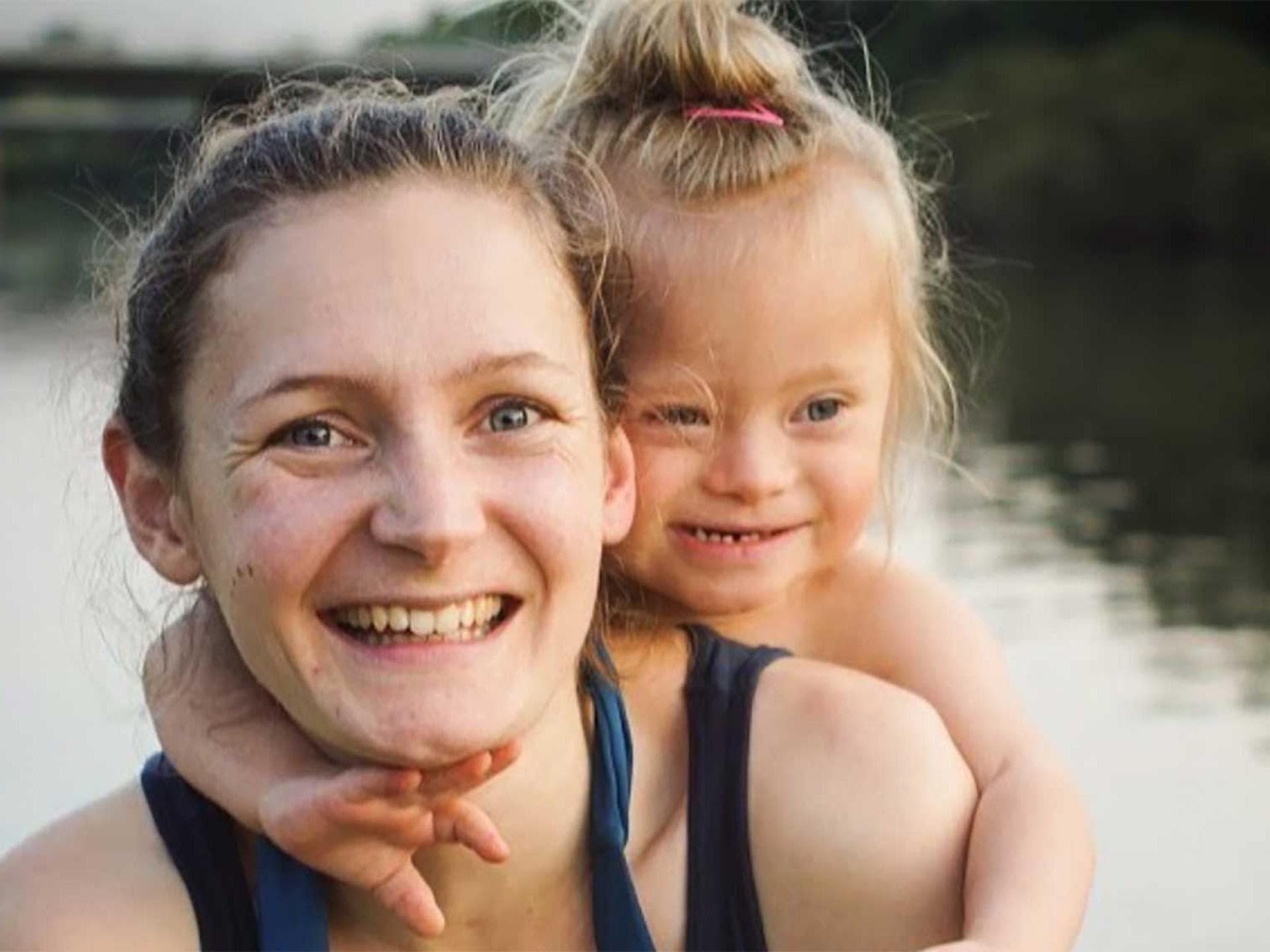 hat zwei Kinder. Ihre Tochter Mena wurde mit Trisomie 21 geboren. Mama Salomé mit ihrer Tochter Mena, die das Down-Syndrom hat.