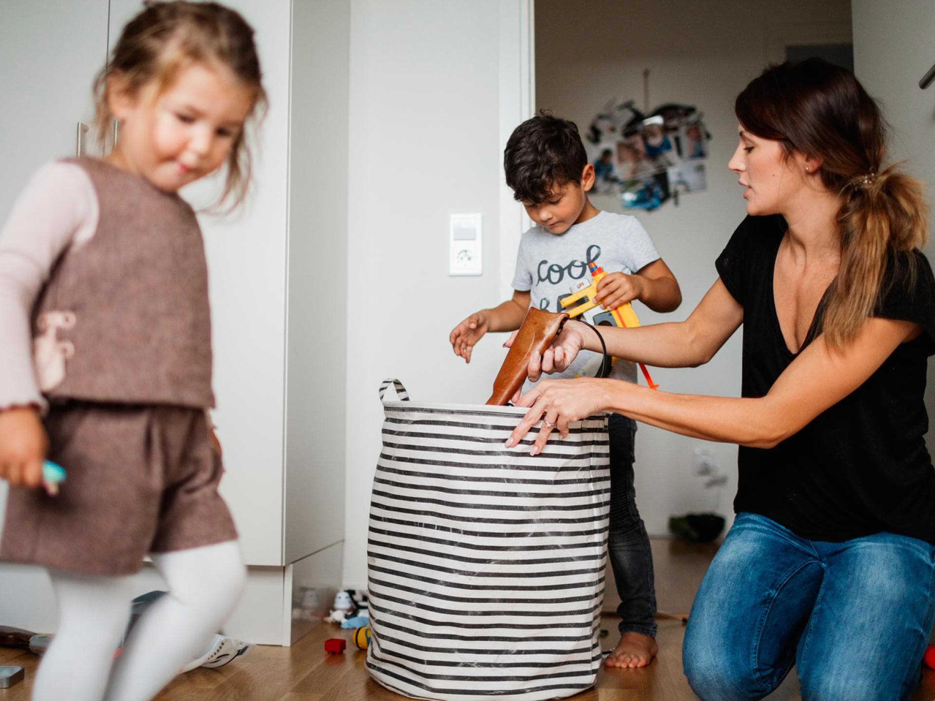 Vormittags arbeiten, nachmittags Kinder bespaßen und aufräumen: Für viele Mütter Alltag! 