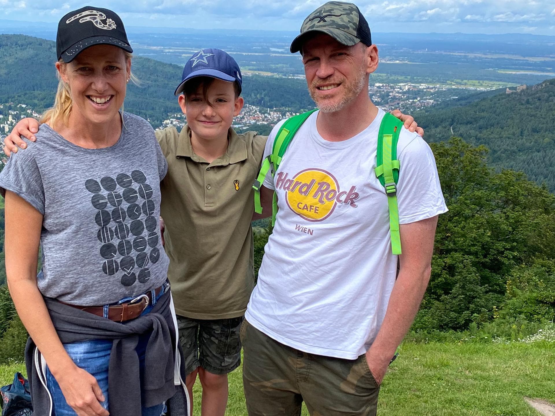 Endlich zu dritt: Nina und Levi (9) mit Guido, dem „Neuen“.