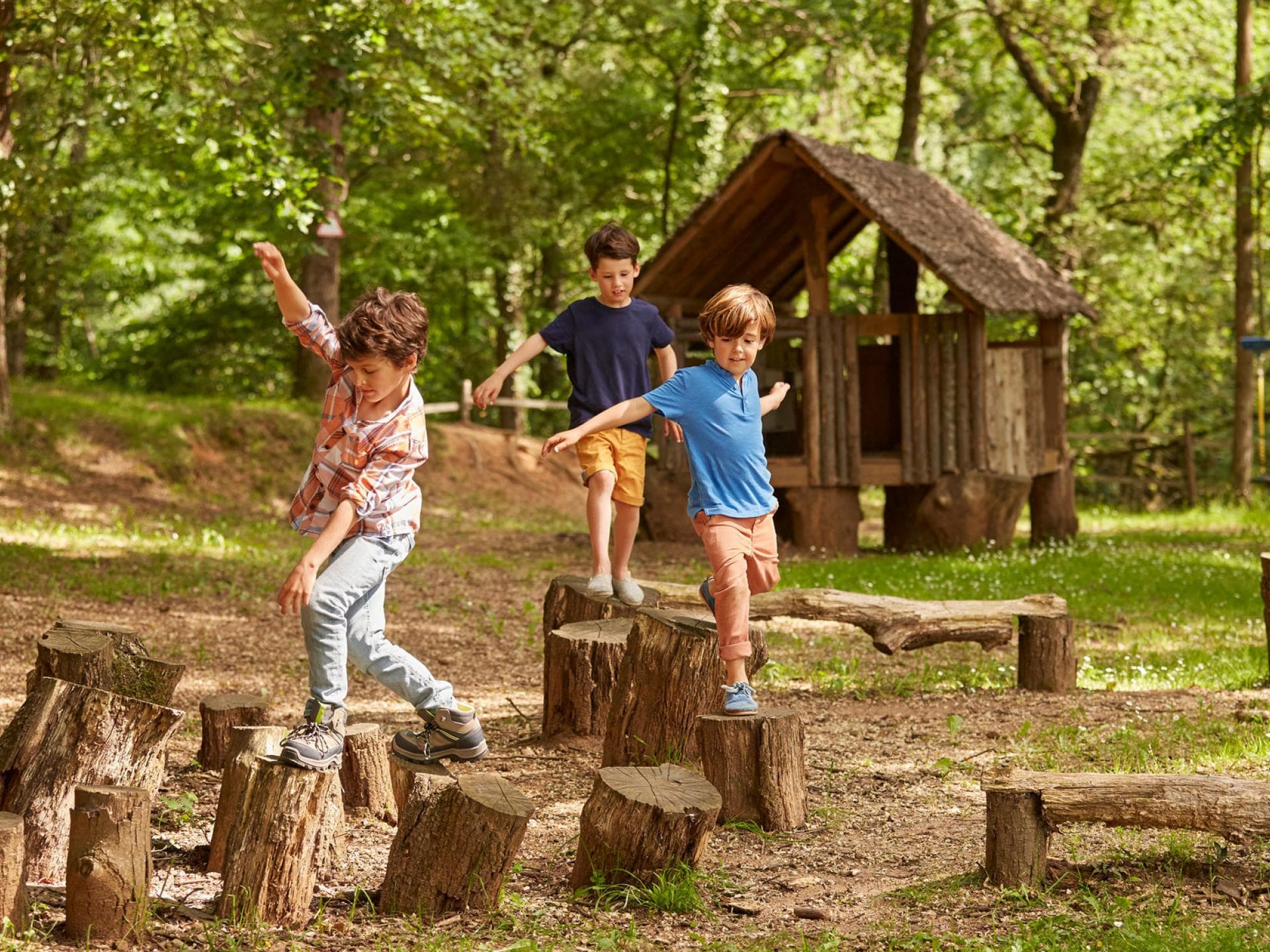 Abenteuer im Sommer machen draußen am meisten Spaß.