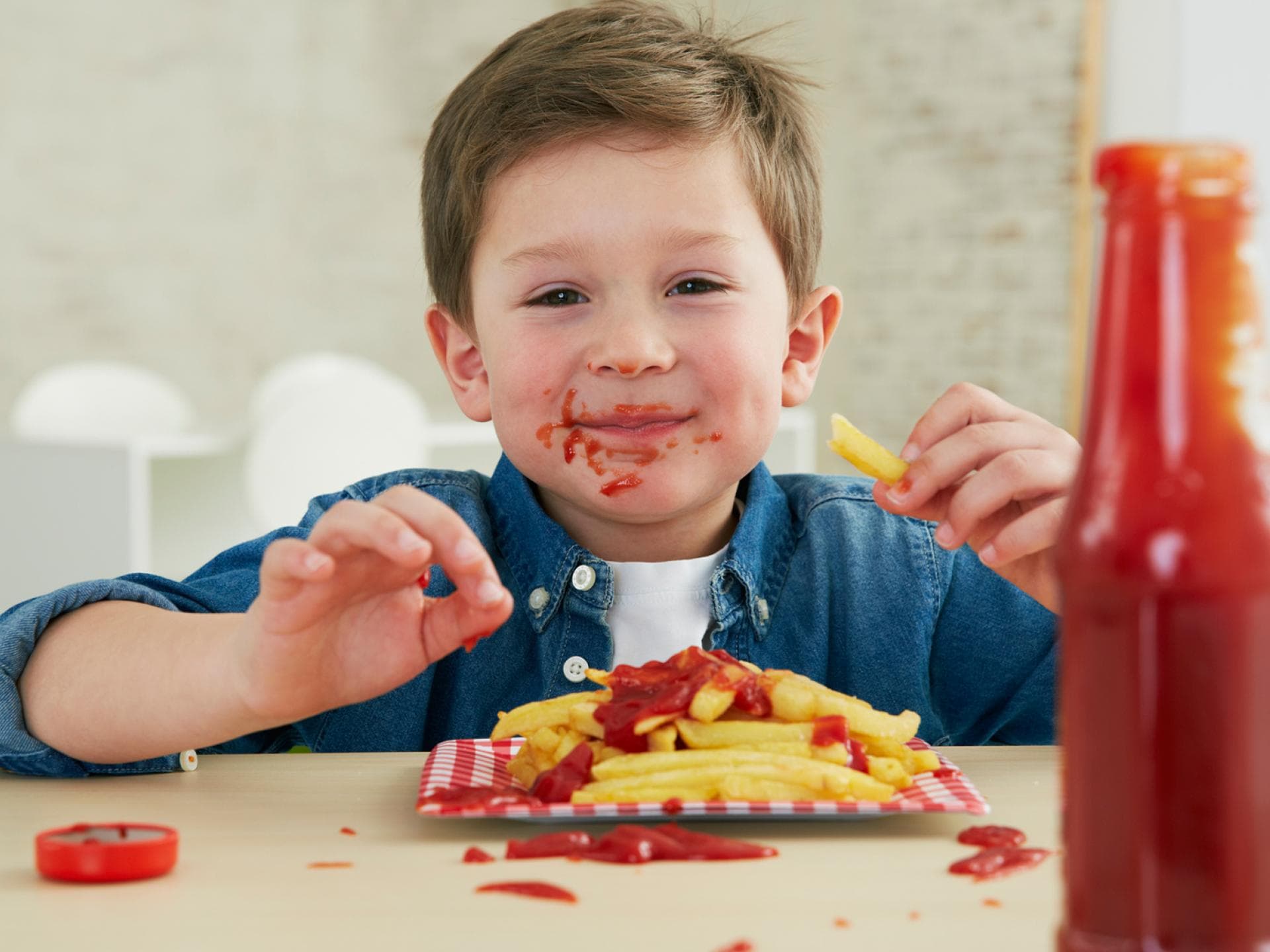 Bei Ketchup ohne Zucker können die Kleinen ruhig beherzt zugreifen.