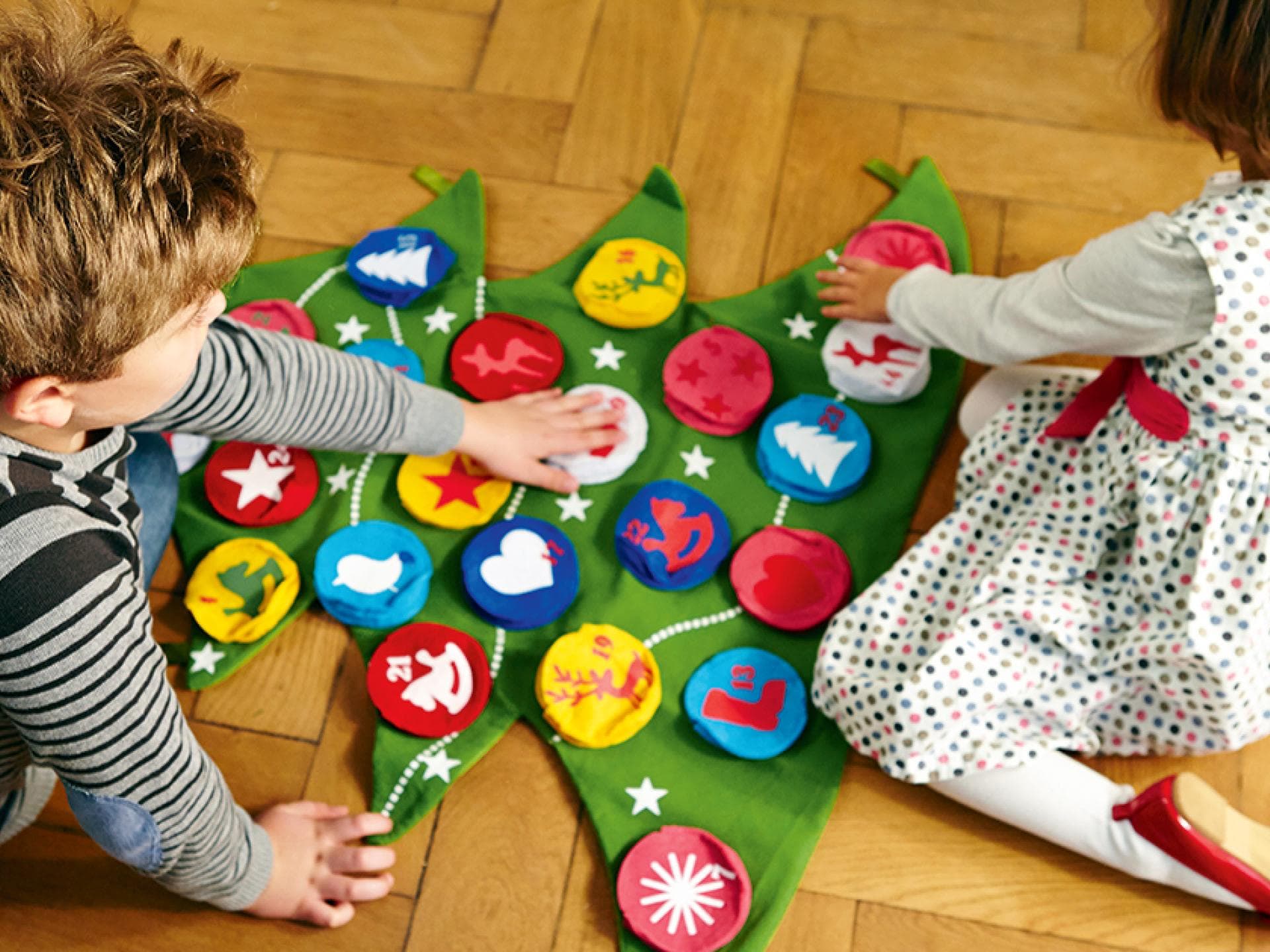 Der Deko-Kalender ist eine schöne und nachhaltige Alternative zum klassischen Adventskalender. Deko-Adventskalender aus Filz.