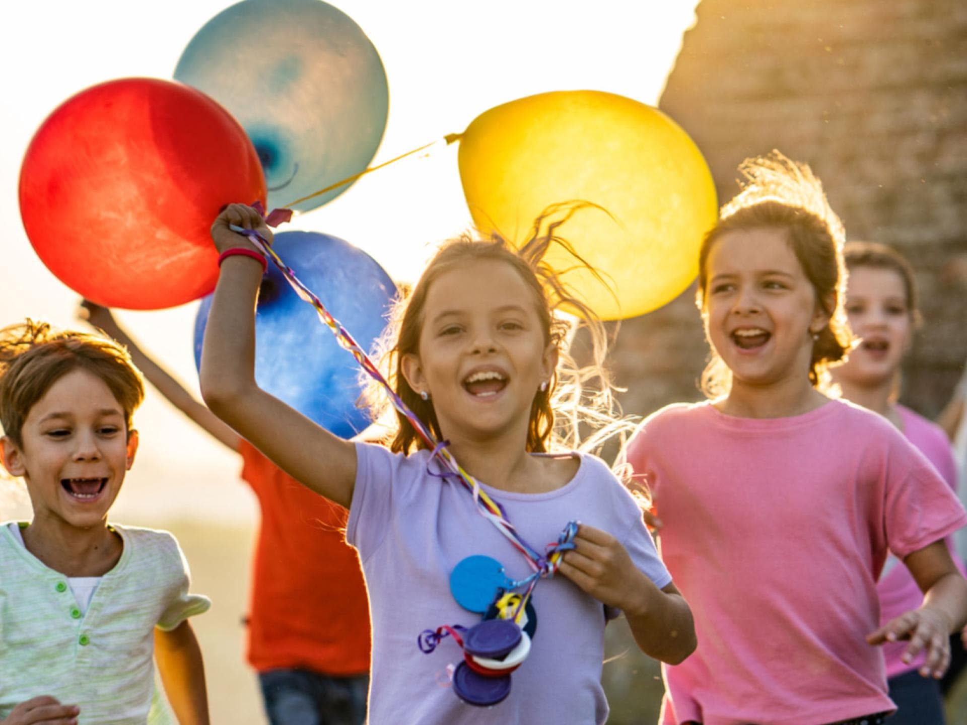 Luftballons sind bei Kindern immer der Renner – ob bei Babys, Kleinkindern oder Schulkindern.