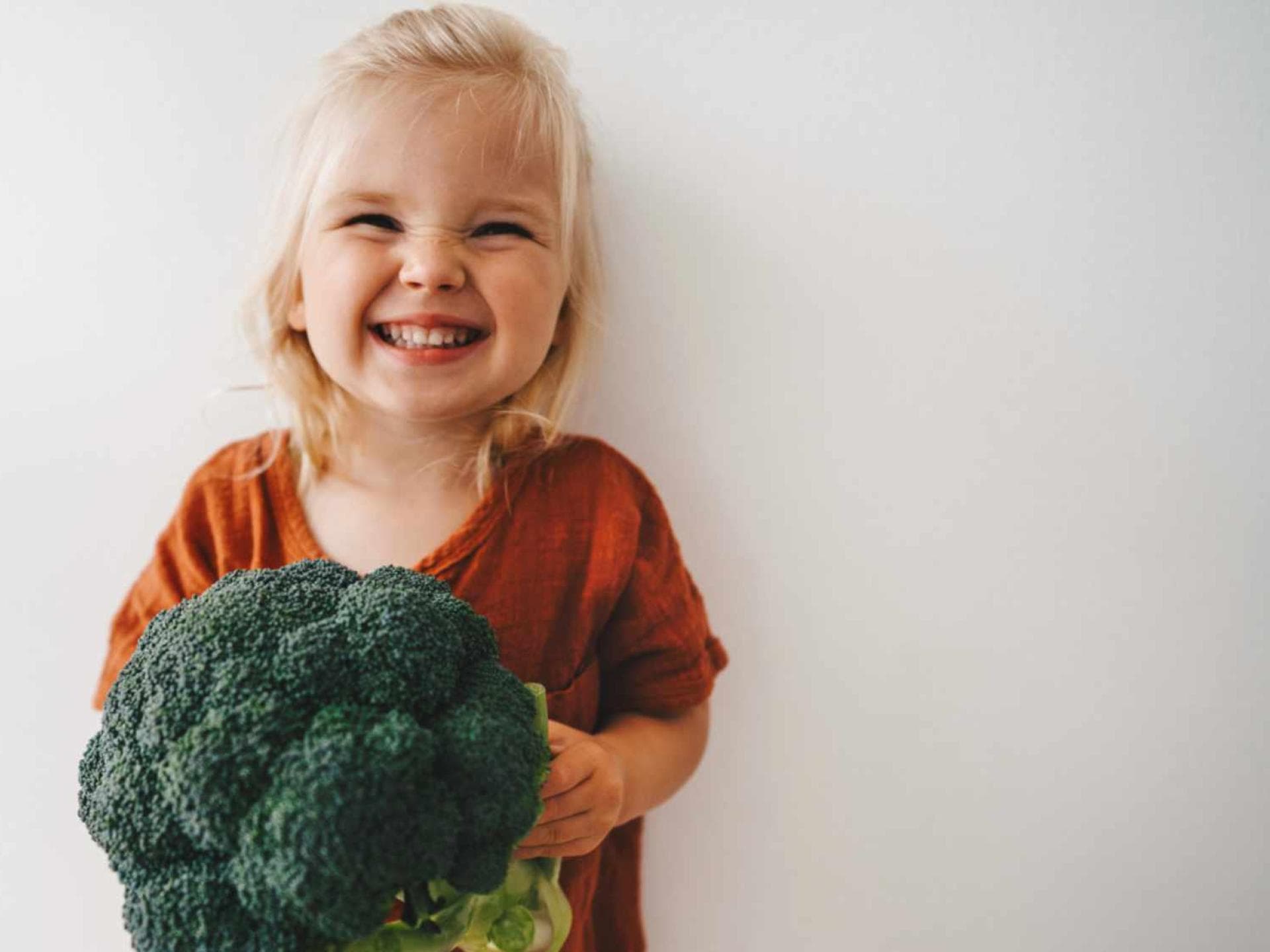 Lieber Broccoli als Bratwurst!? Manche Kinder wollen partout kein Fleisch essen, auch in jungen Jahren schon. 