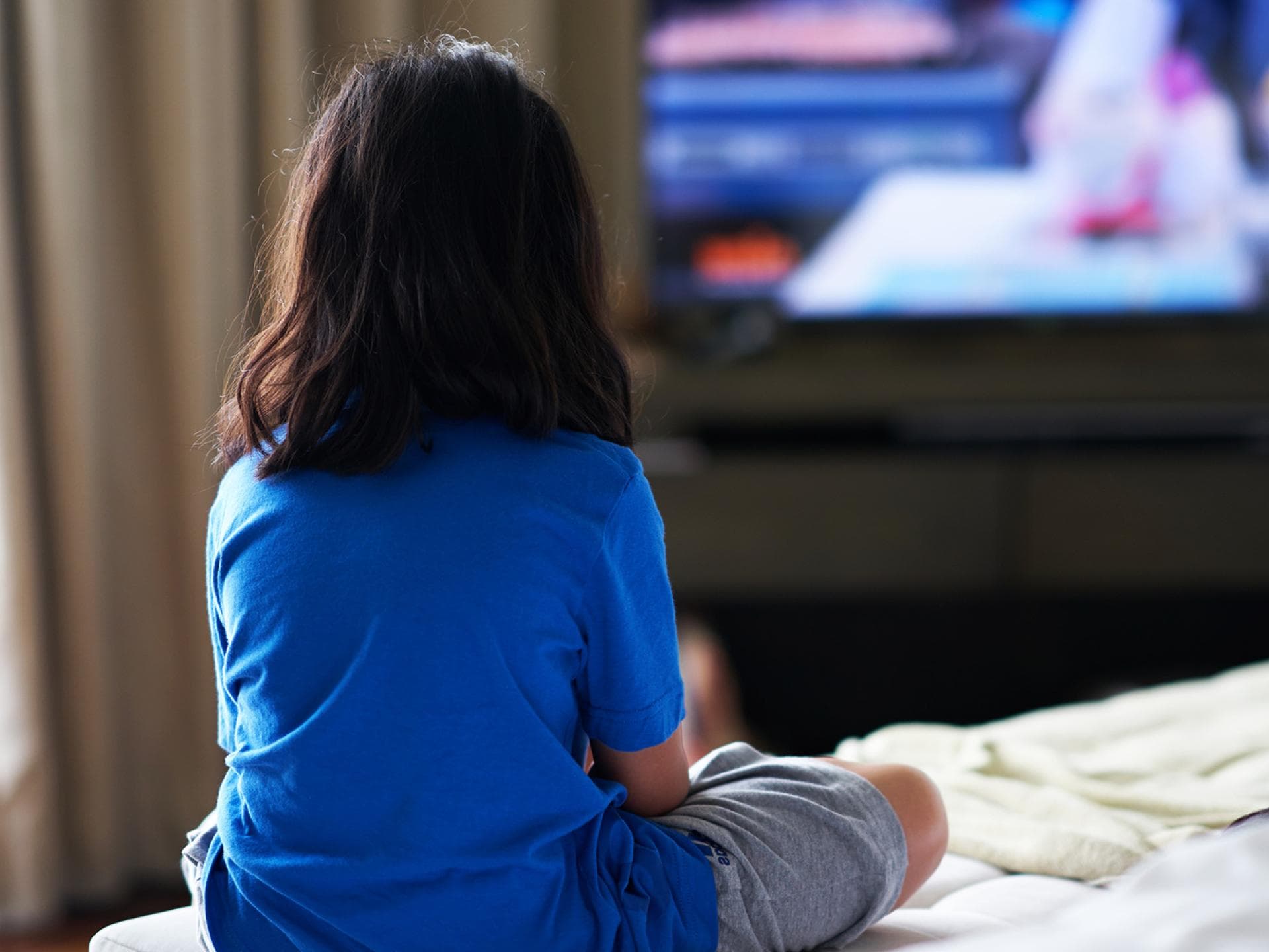 Die allermeisten Kinder lieben fernsehen – es liegt an den Eltern, einen gesunden Umgang zu vermitteln.