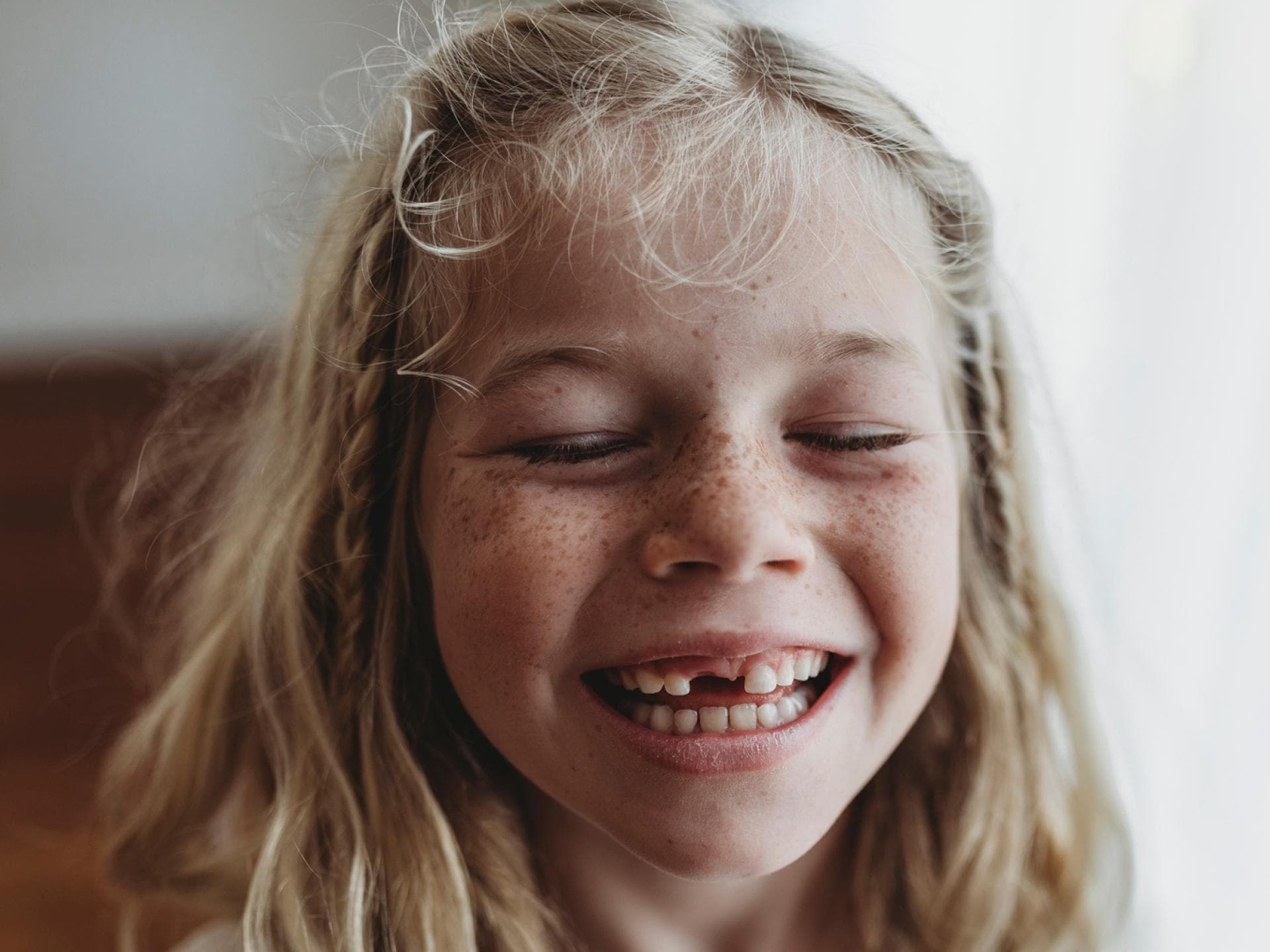 Die erste Zahnlücke ist für Kinder super aufregend ... natürlich auch, weil die Zahnfee dann vorbeischaut.