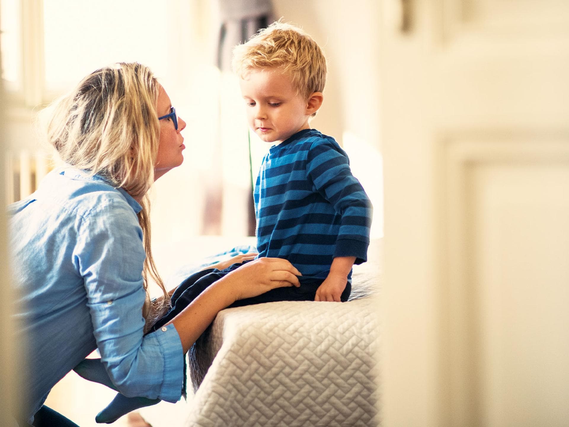Euch ist eine blöde Bemerkung herausgerutscht? Dann entschuldigt euch bei eurem Kind – und versucht, ihm zu erklären, was ihr wirklich meintet. Nur so kann und wird es euch verstehen