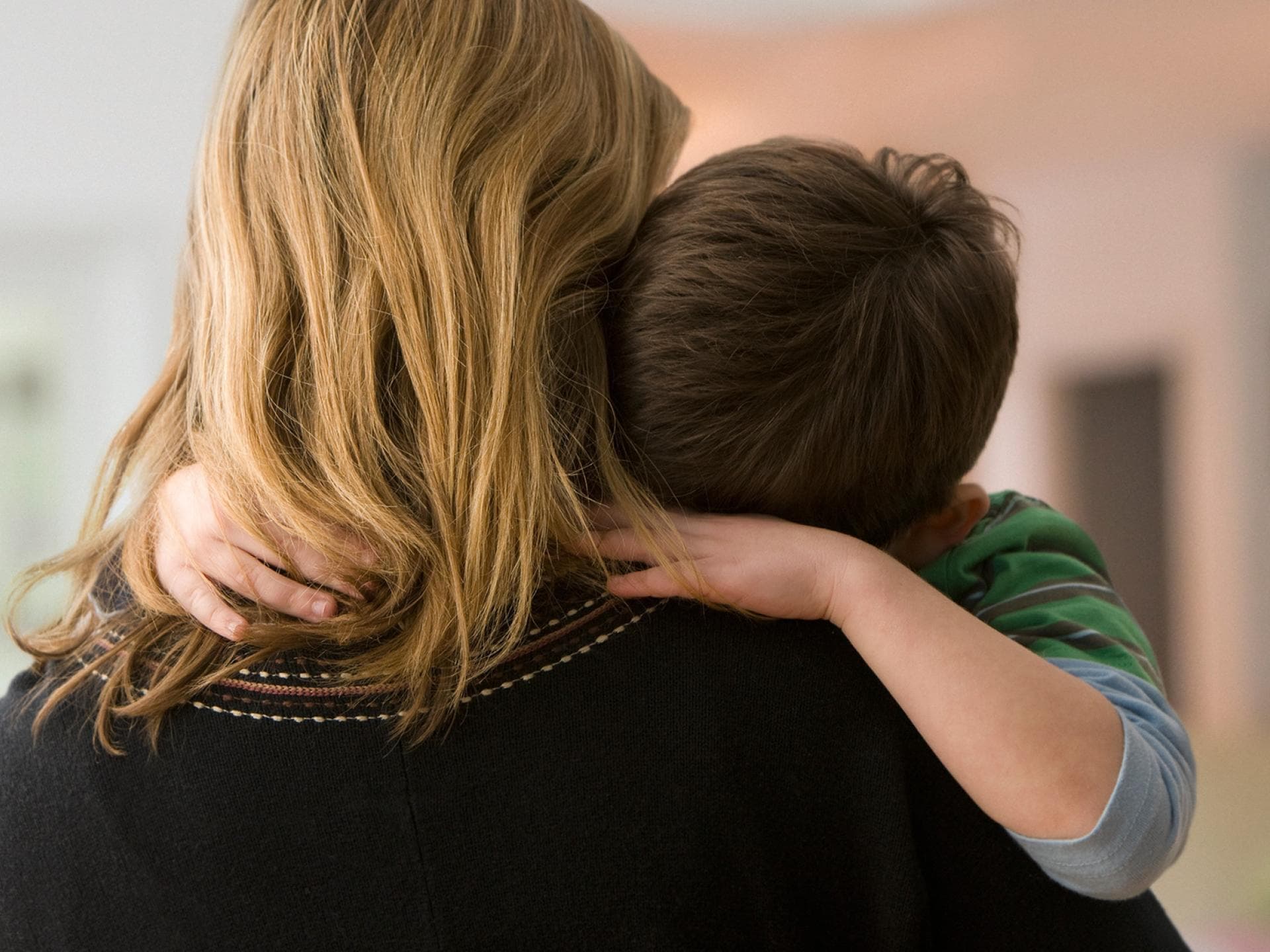 Für Eltern ist es wichtig, ihren Kindern zu helfen, mit negativen Gefühlen umzugehen.