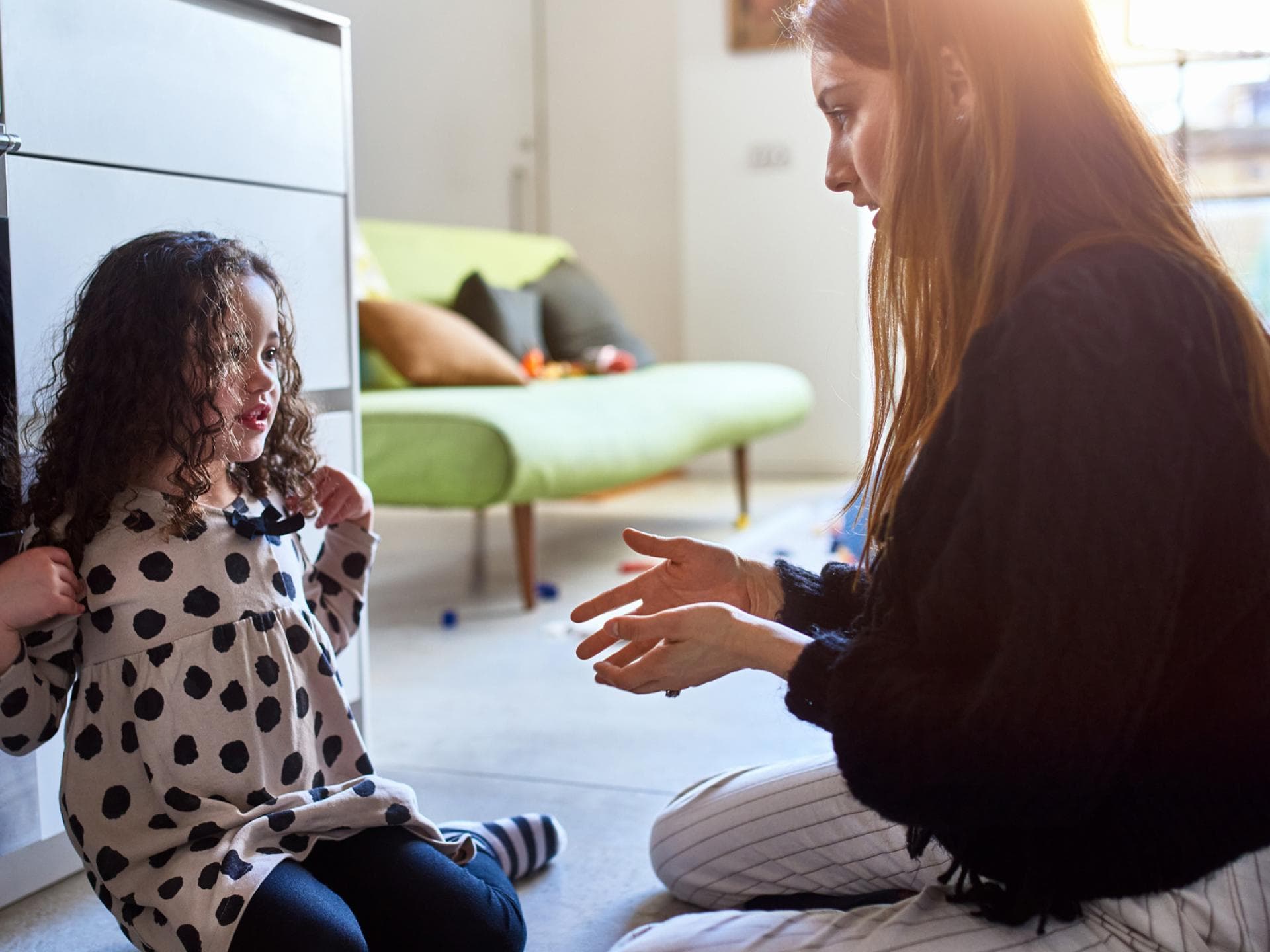 Eltern sollten sich zeit nehmen, um Sachverhalte zu erklären. Kinder anzulügen ist – zumindest dauerhaft – keine gute Idee.