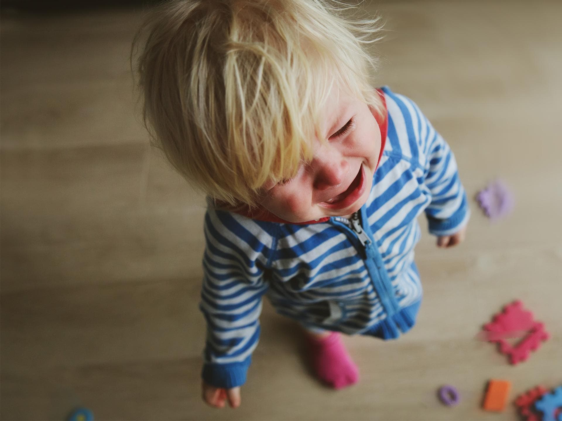 Wenn das Spielzeug durch das Zimmer fliegt, ist selten das Aufräumen an sich das Problem.