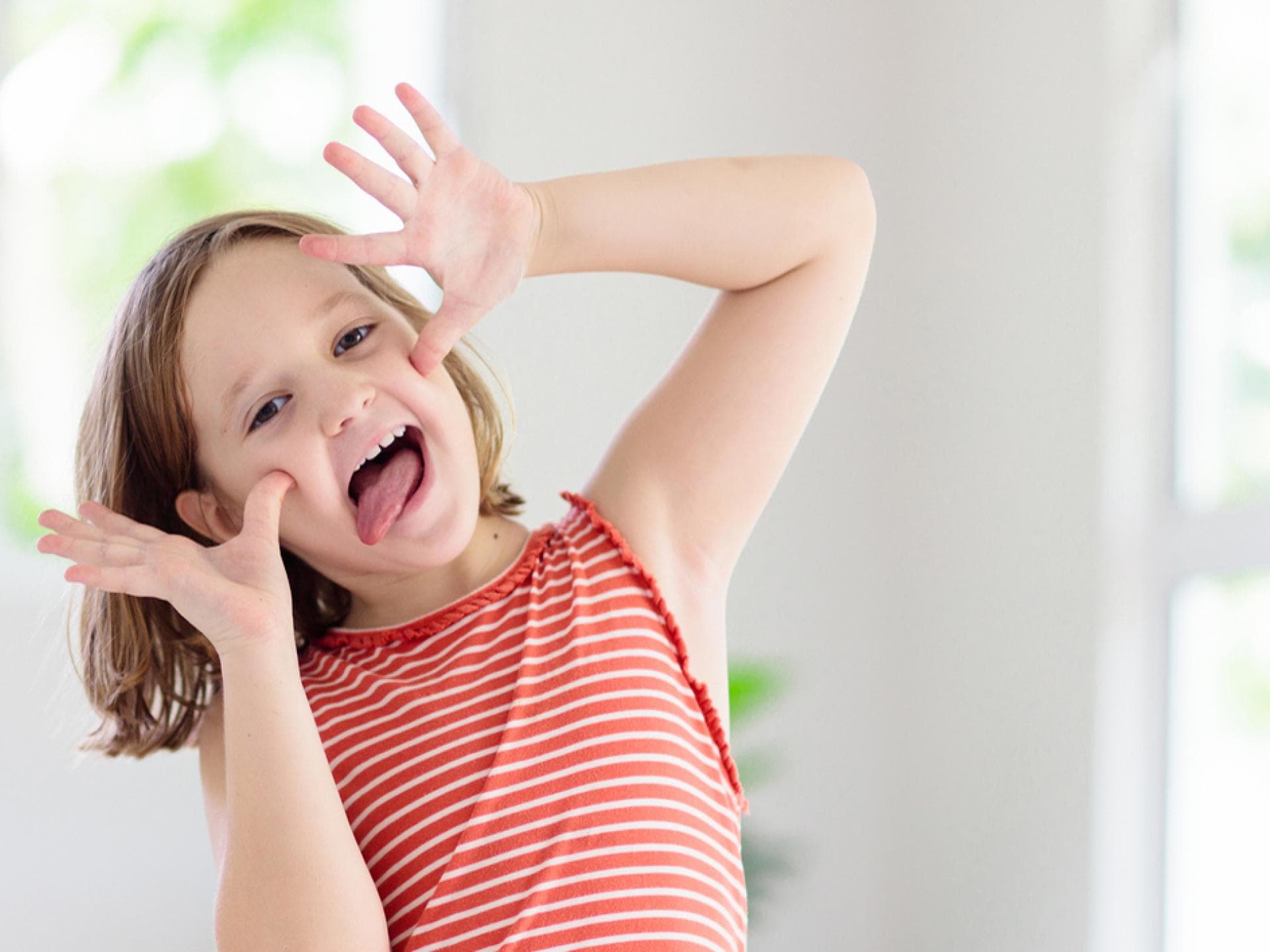 Lachen und Quatsch machen geht immer ... dabei entwickelt sich der Humor von Kindern immer weiter. 