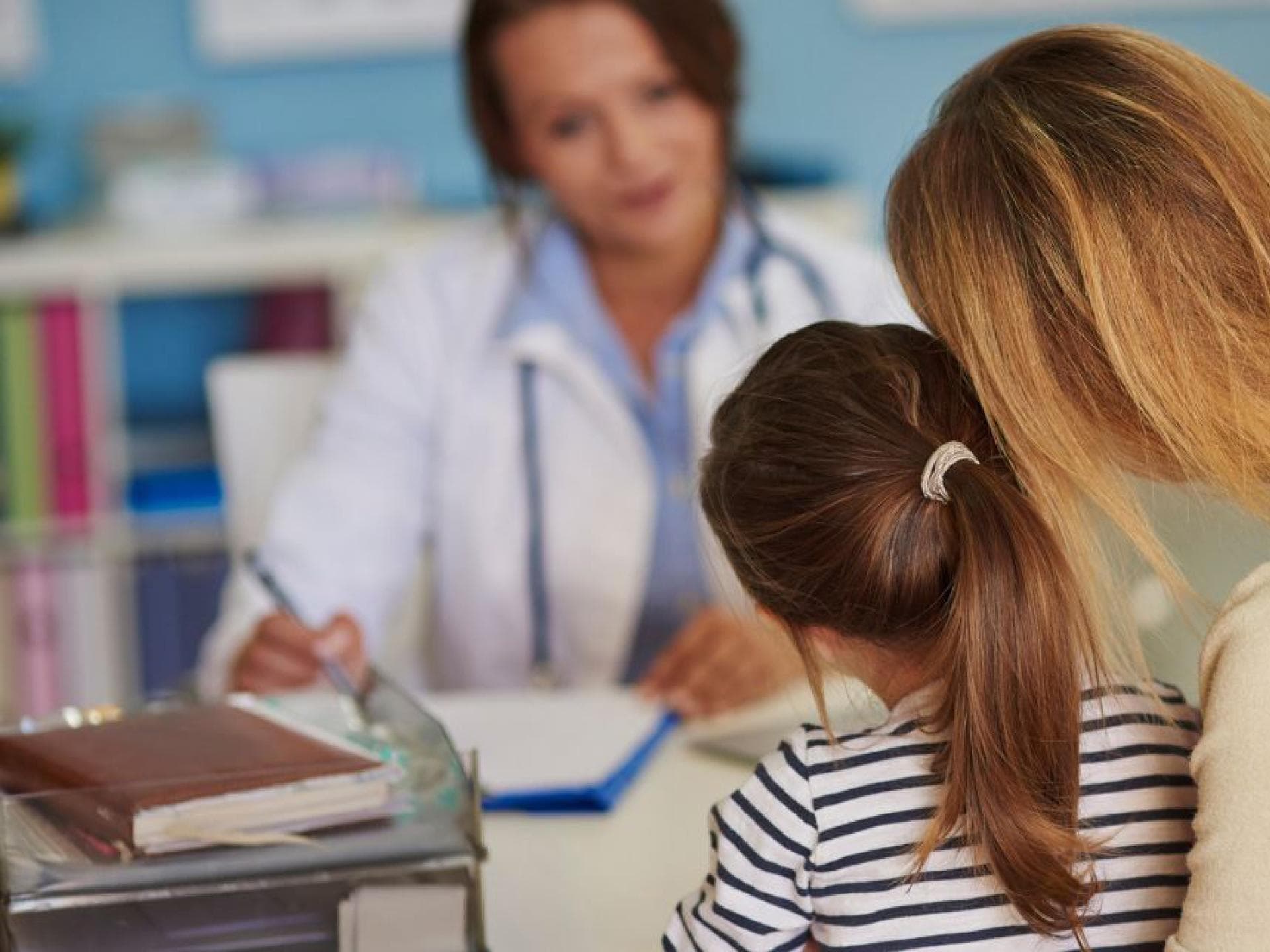 Spart Zeit und schont die Nerven: sich auf den Kinderarzt-Besuch vorbereiten.