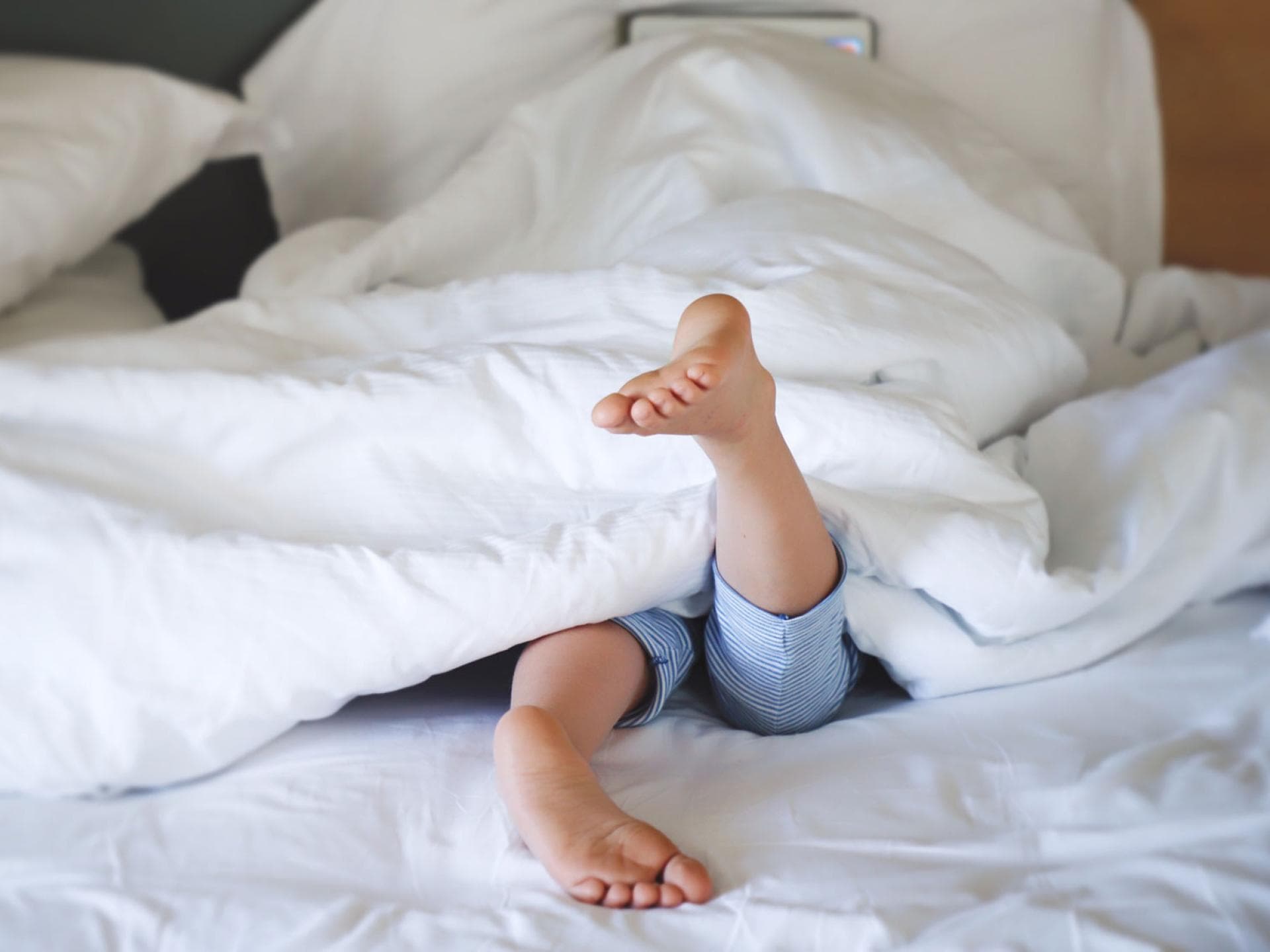 Gewichtsdecken sollen auch Kindern dabei helfen, besser zu schlafen.