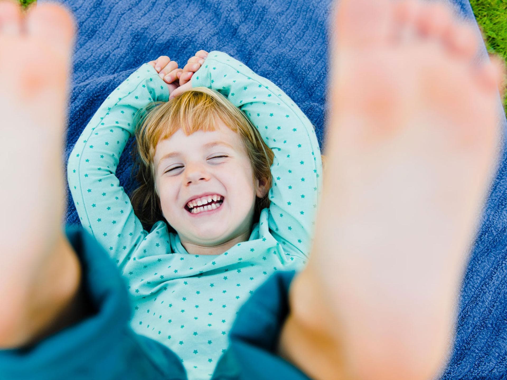 Warzen bei Kindern finden sich häufig an Händen und Füßen.