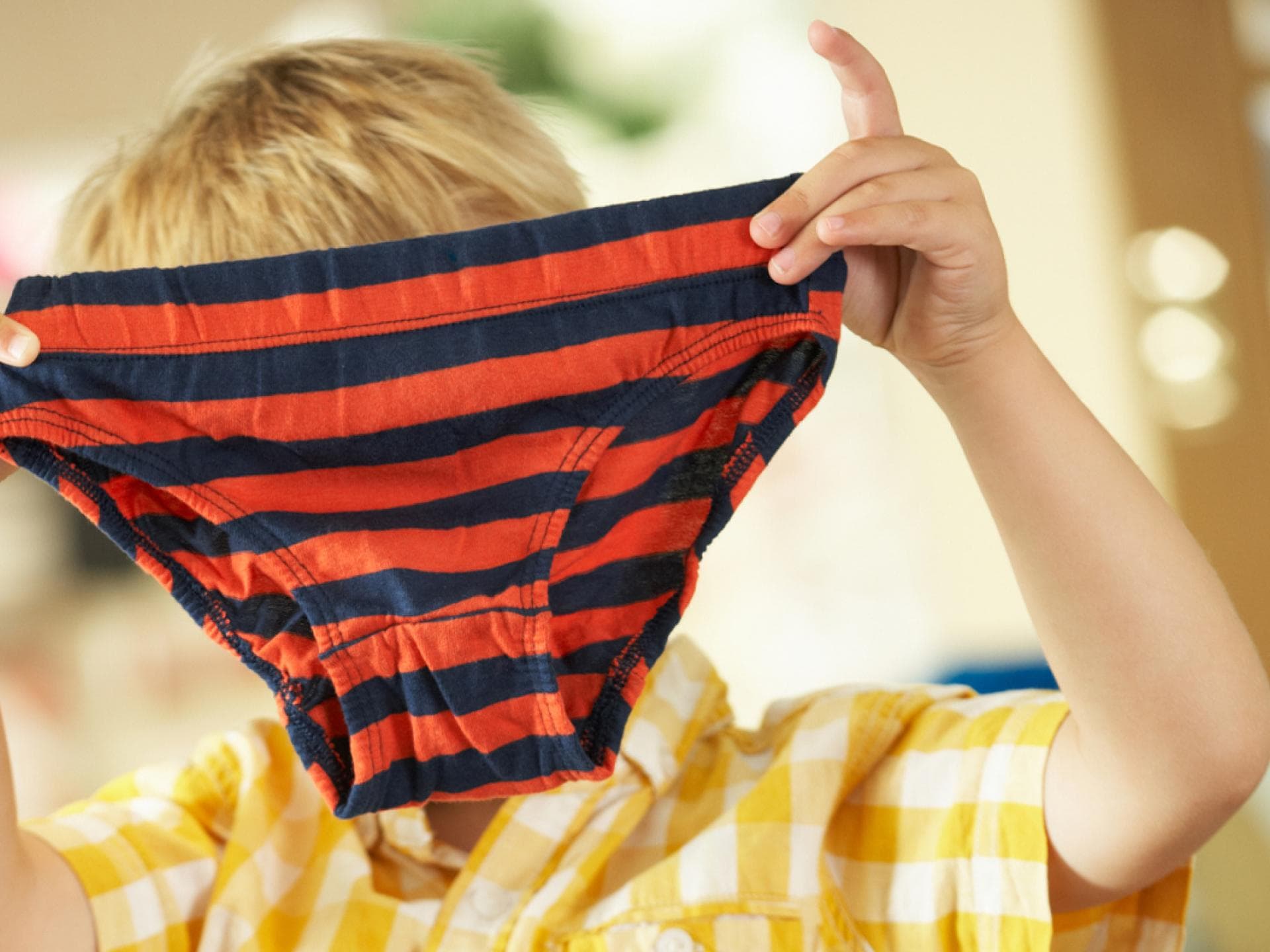 Unsere Autorin würde ihrem Sohn niemals gebrauchte Unterhosen auf dem Flohmarkt kaufen.