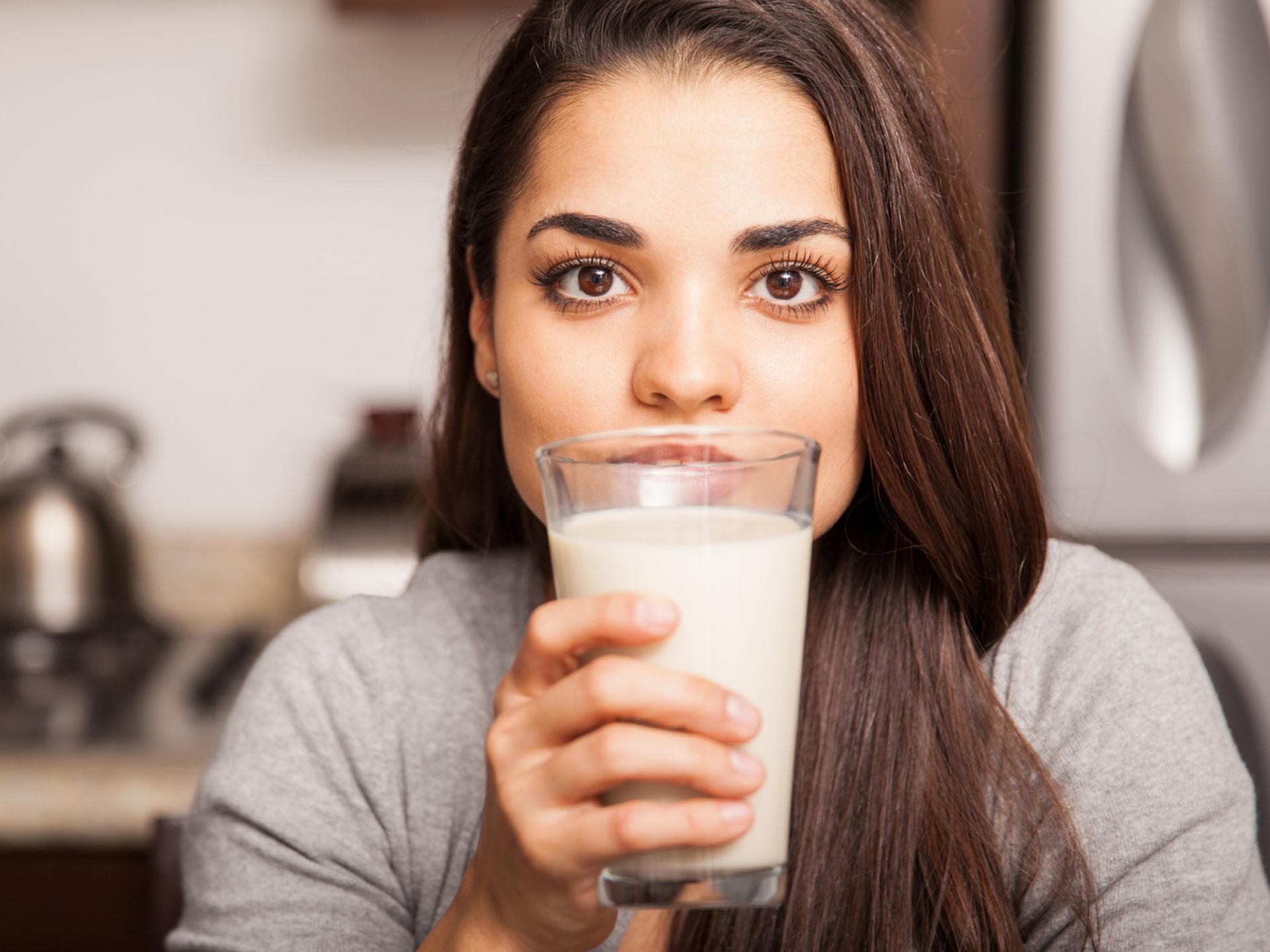 Sojamilch und andere Sojaprodukte gelten allgemein als sehr gesund. Werdende Mütter sollten jedoch nicht zu viel davon verzehren.