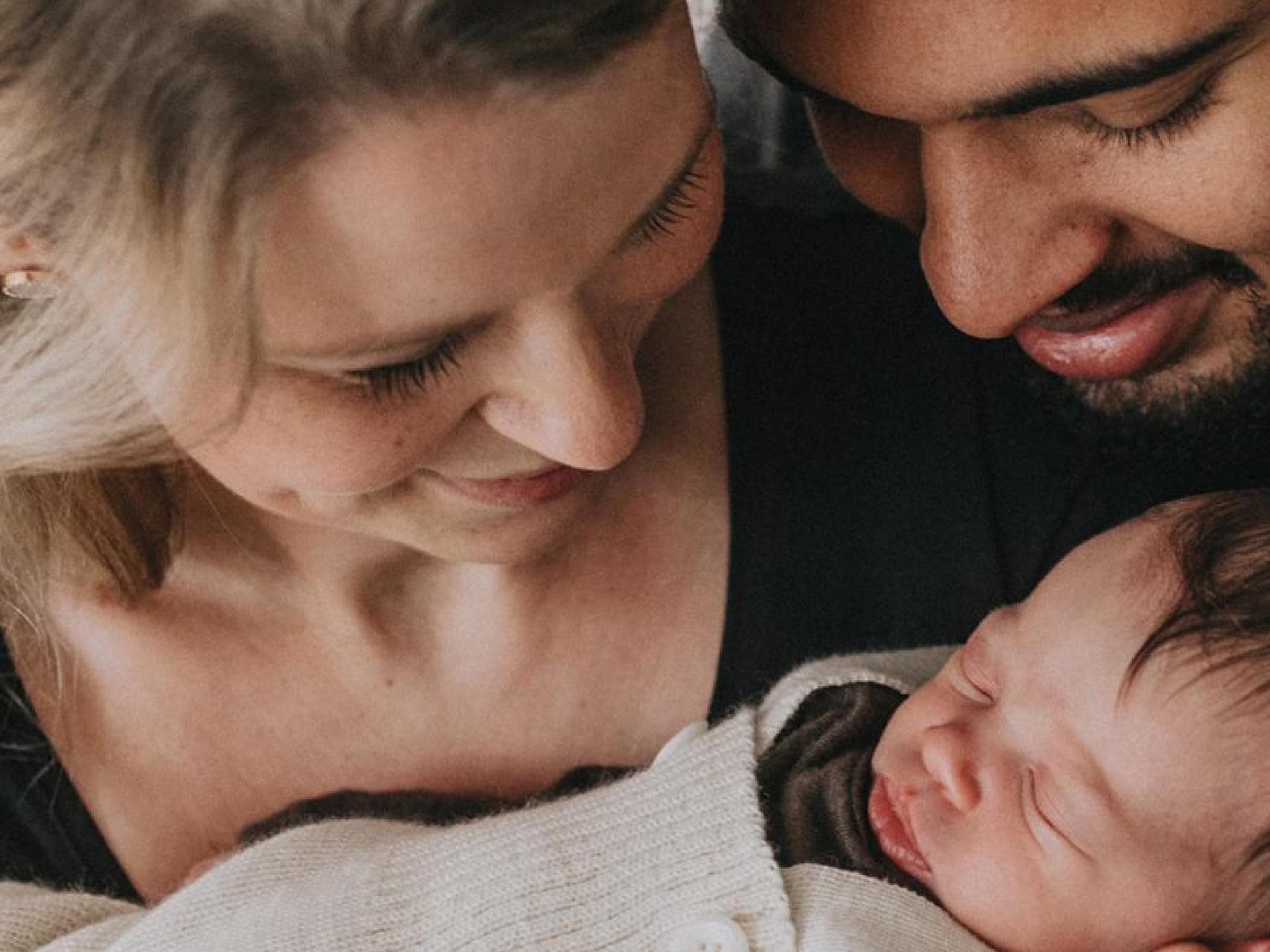 Glückliches Trio: Sandrine Barth (28) und Malik Witt (25) mit ihrer kleinen Carlotta.