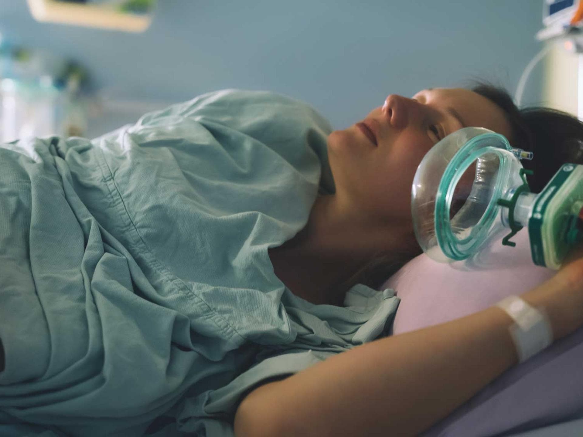 Lachgas wird unter der Geburt per Maske eingeatmet und soll Schmerzen lindern.