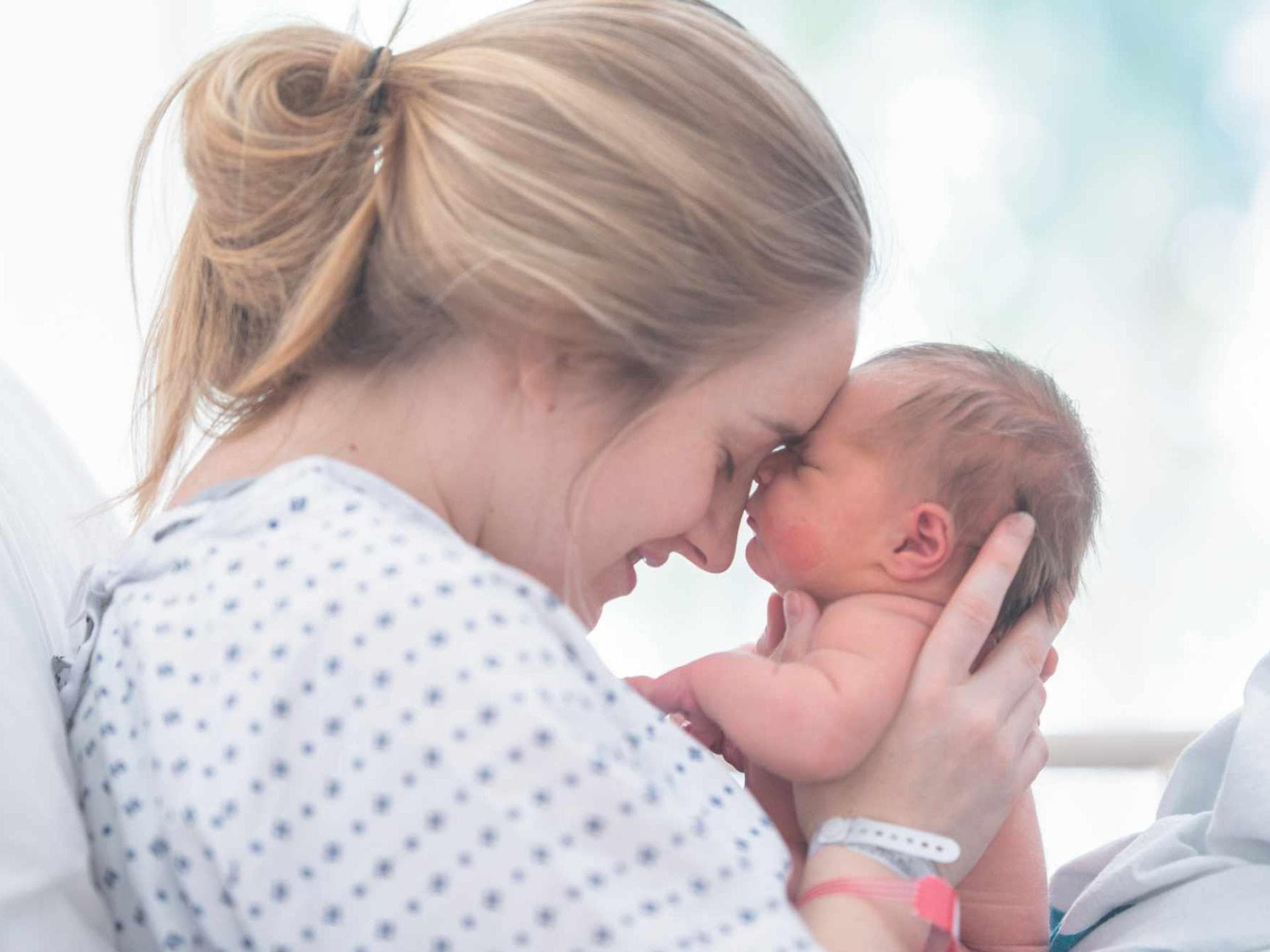 Das medizinische Phänomen zweimal geborener Babys ist relativ selten und geht mit großen Risiken einher (Symbolbild).