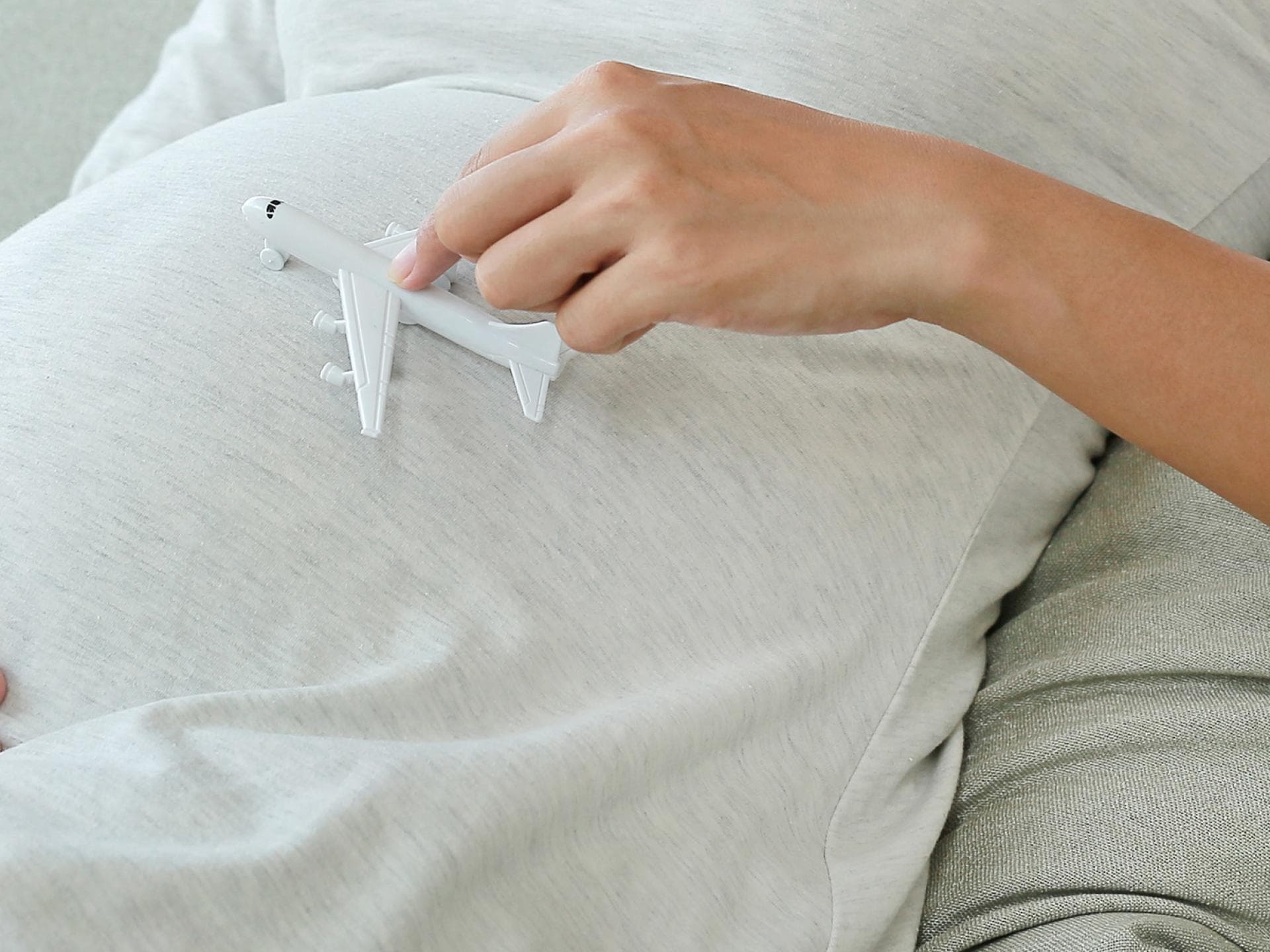 Sicher Fliegen mit Babybauch.