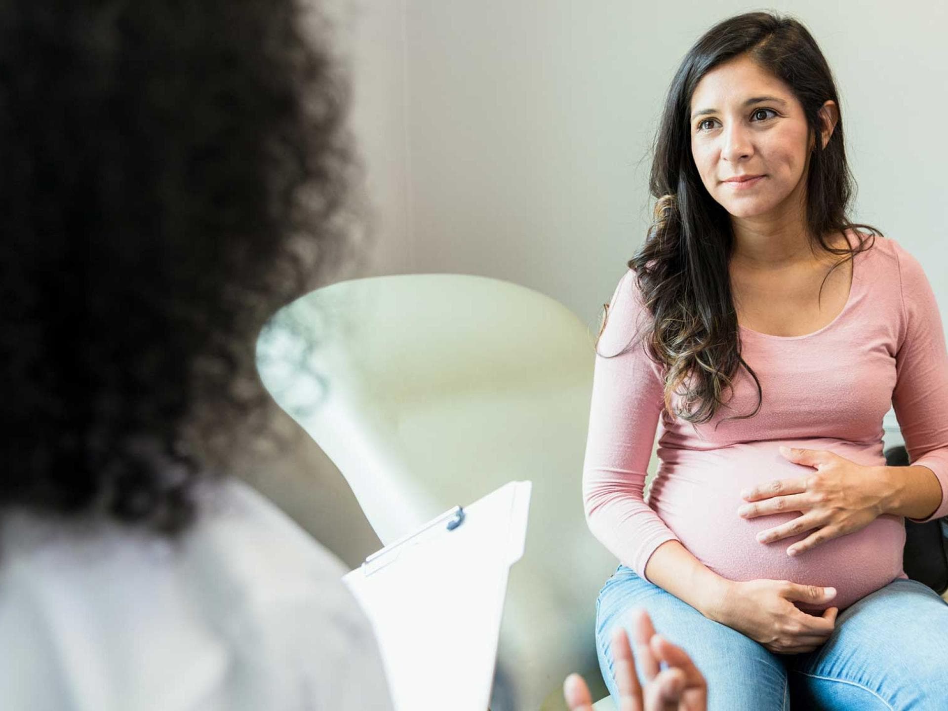 Auf Schwangere kommen viele frauenärztliche Untersuchungen zu. Einige Behandlungen und Check-ups sind aber auch IGeL-Leistungen,