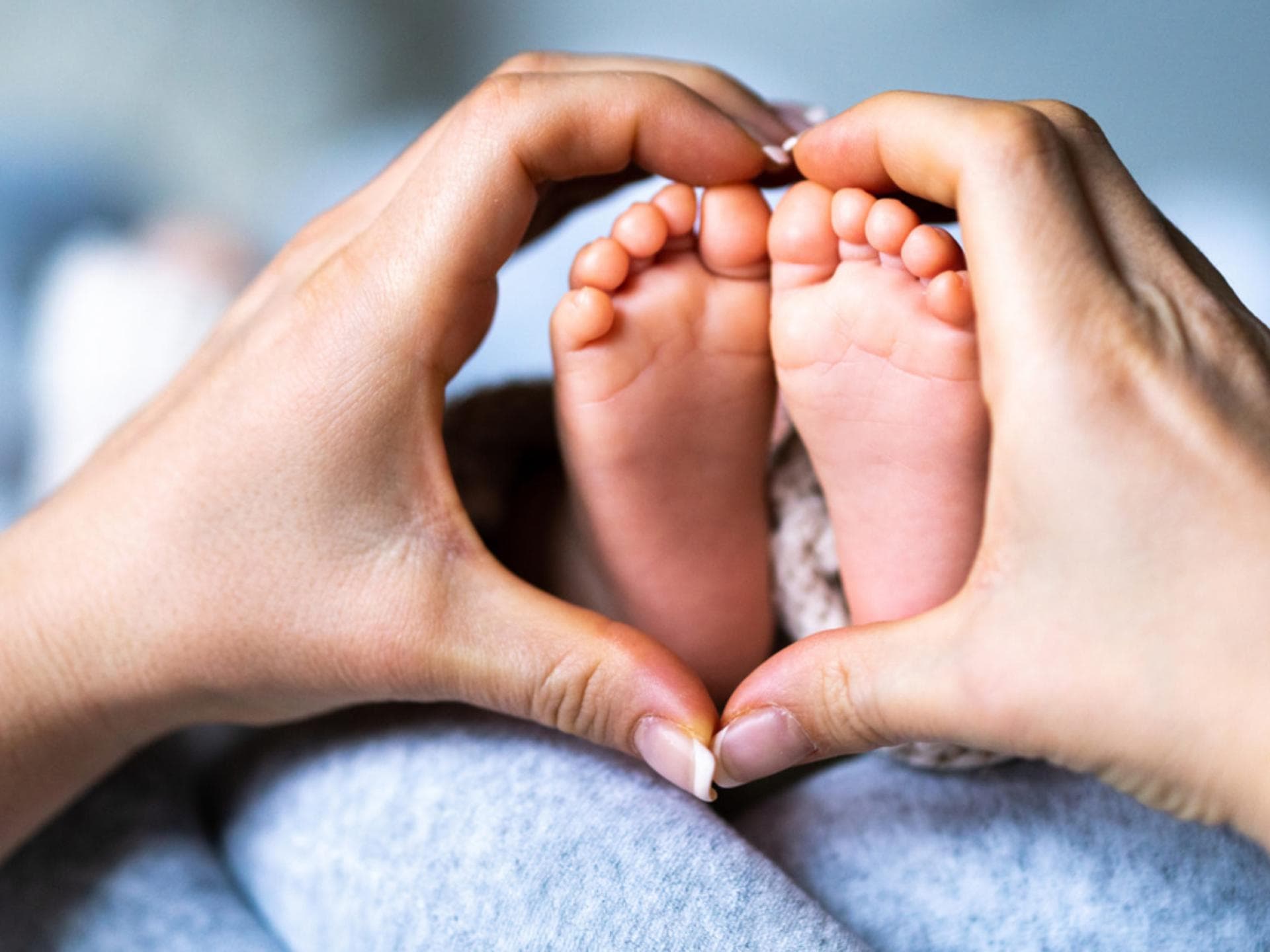 Durch Embryo-Spende: Nach einem langen Kinderwunsch bekommt Familie Gibson zwei Töchter.