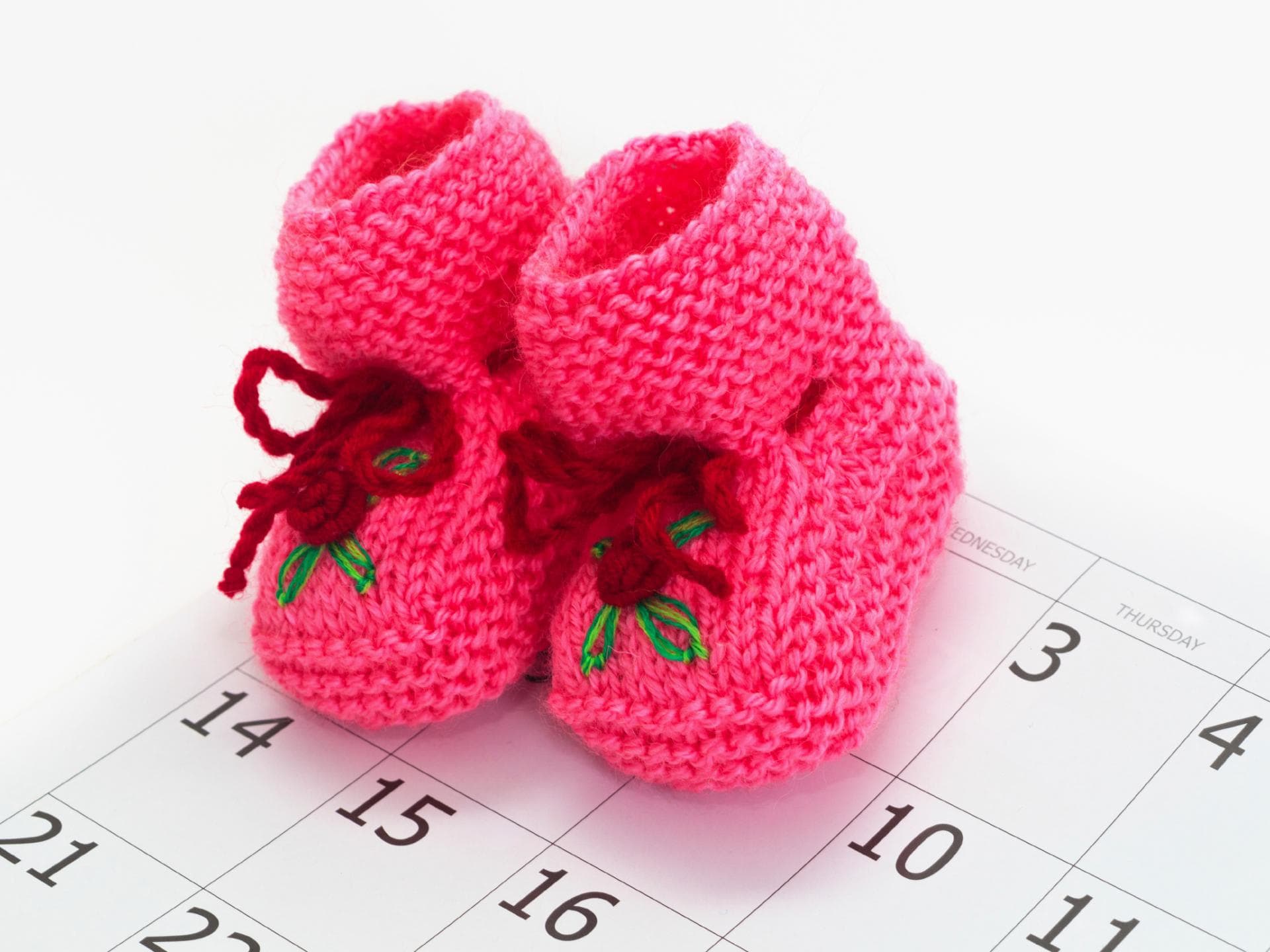 Ungeduldig wird auf die Geburt des Babys gewartet, besonders nach dem errechneten Stichtag
