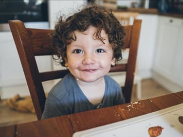 Sitzen bleiben oder aufstehen: Diese Frage sorgt in vielen Familien immer wieder für Stress.