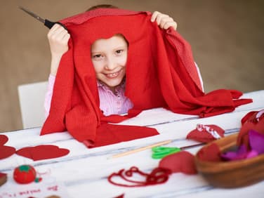 Basteln mit Stoffresten macht auch Kindern Spaß.