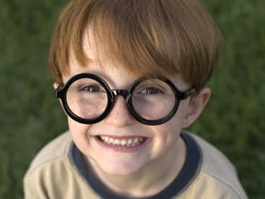 Ein Junge mit Harry-Potter-Brille