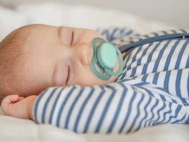 Der Schnuller ist für viele Babys ein großer Trost in der Nacht. 
