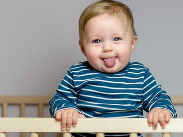 Und plötzlich ist das Baby hellwach – auch mitten in der Nacht.