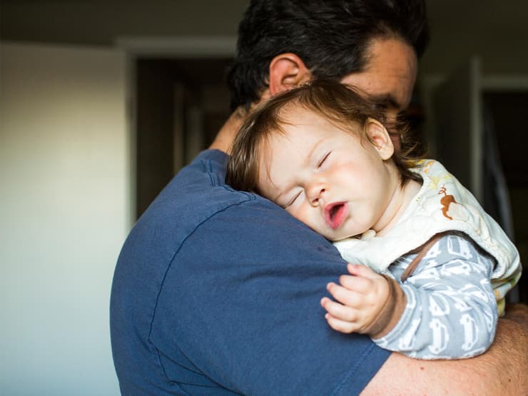 Baby Daran Gewöhnen Von Papa Ins Bett Gebracht Zu Werden Papa soll auch mal ins Bett bringen!