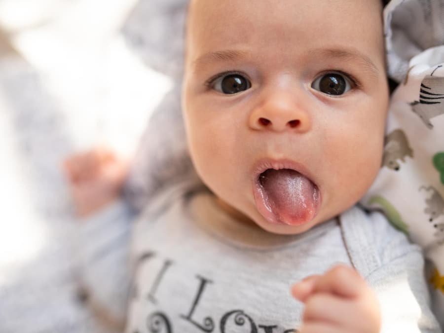 Baby Streckt Zunge Raus 6 Monate Baby streckt Zunge raus: DIESE 10 Gründe sind möglich