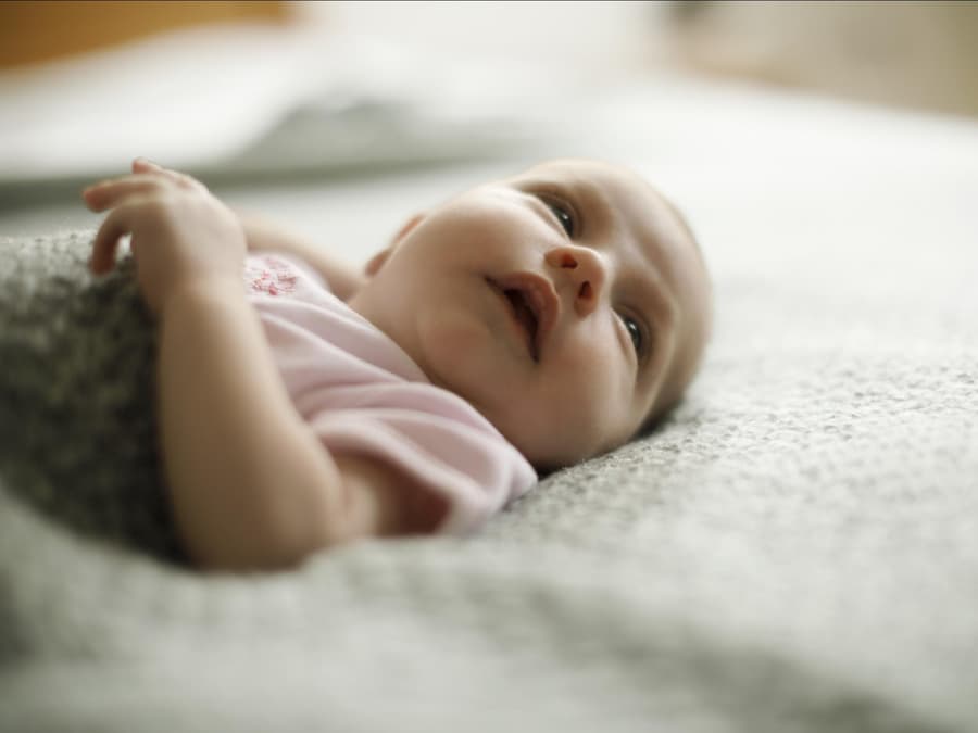 4 Gründe, warum dein Baby tagsüber NUR kurze Schläfchen hält