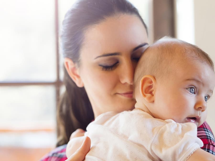 7 Wege, wie ihr euer Baby trösten könnt