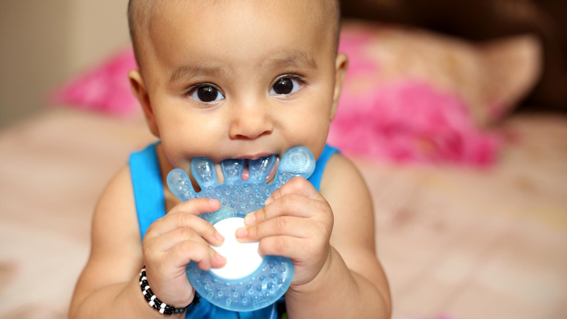 Baby knirscht mit den Zähnen Ursachen, Bedeutung und Tipps