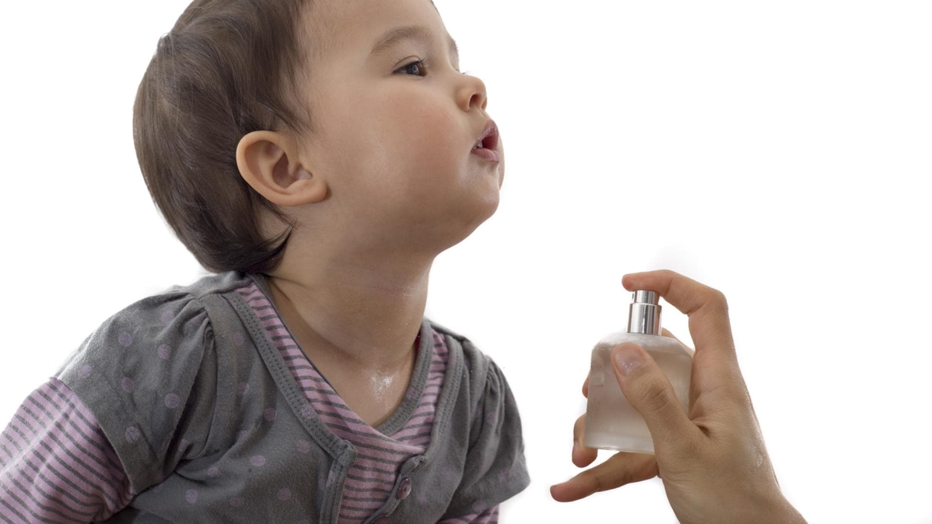 Schockierend "Eltern, bitte hört auf, euren Babys Parfum aufzutragen!"