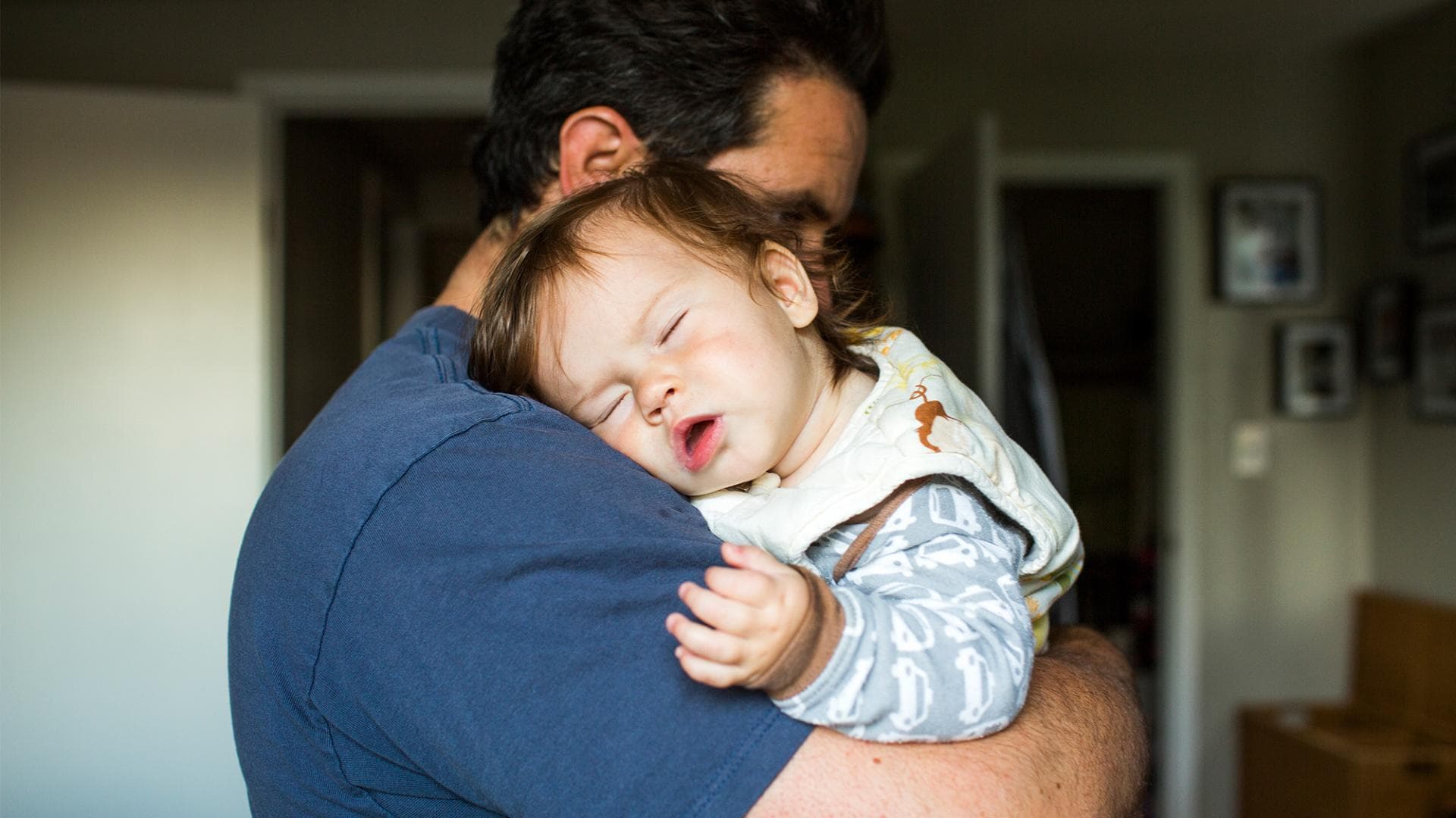 Baby Daran Gewöhnen Von Papa Ins Bett Gebracht Zu Werden Papa soll auch mal ins Bett bringen!
